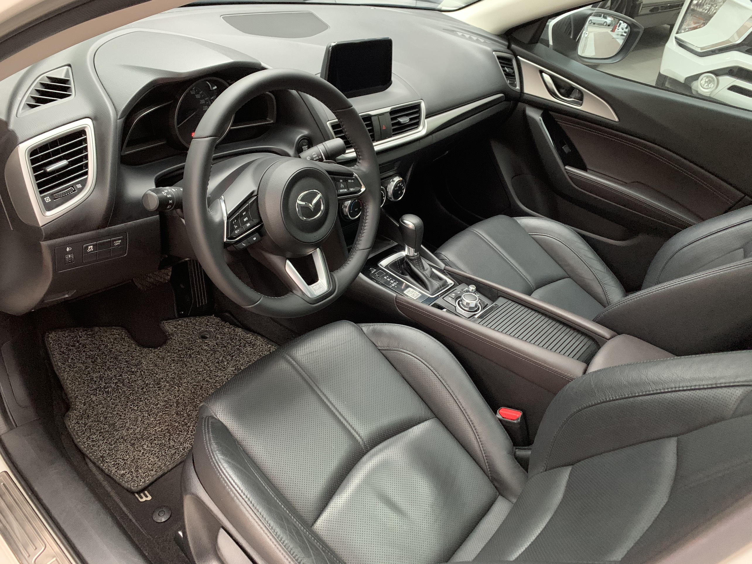 Mazda 3 Sedan 2018 - 9