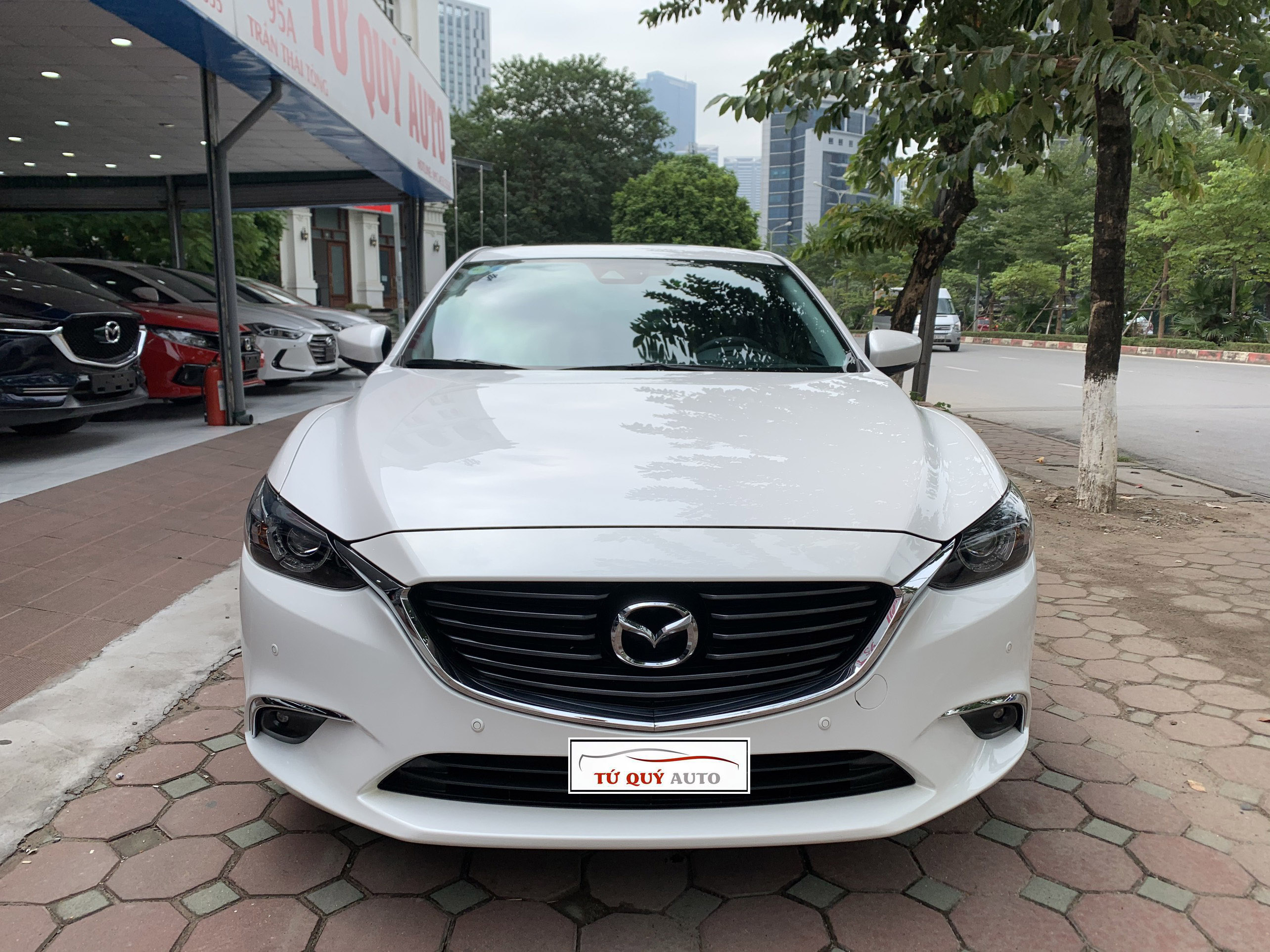 Xe Mazda 6 Premium 2.0AT 2019 - Trắng