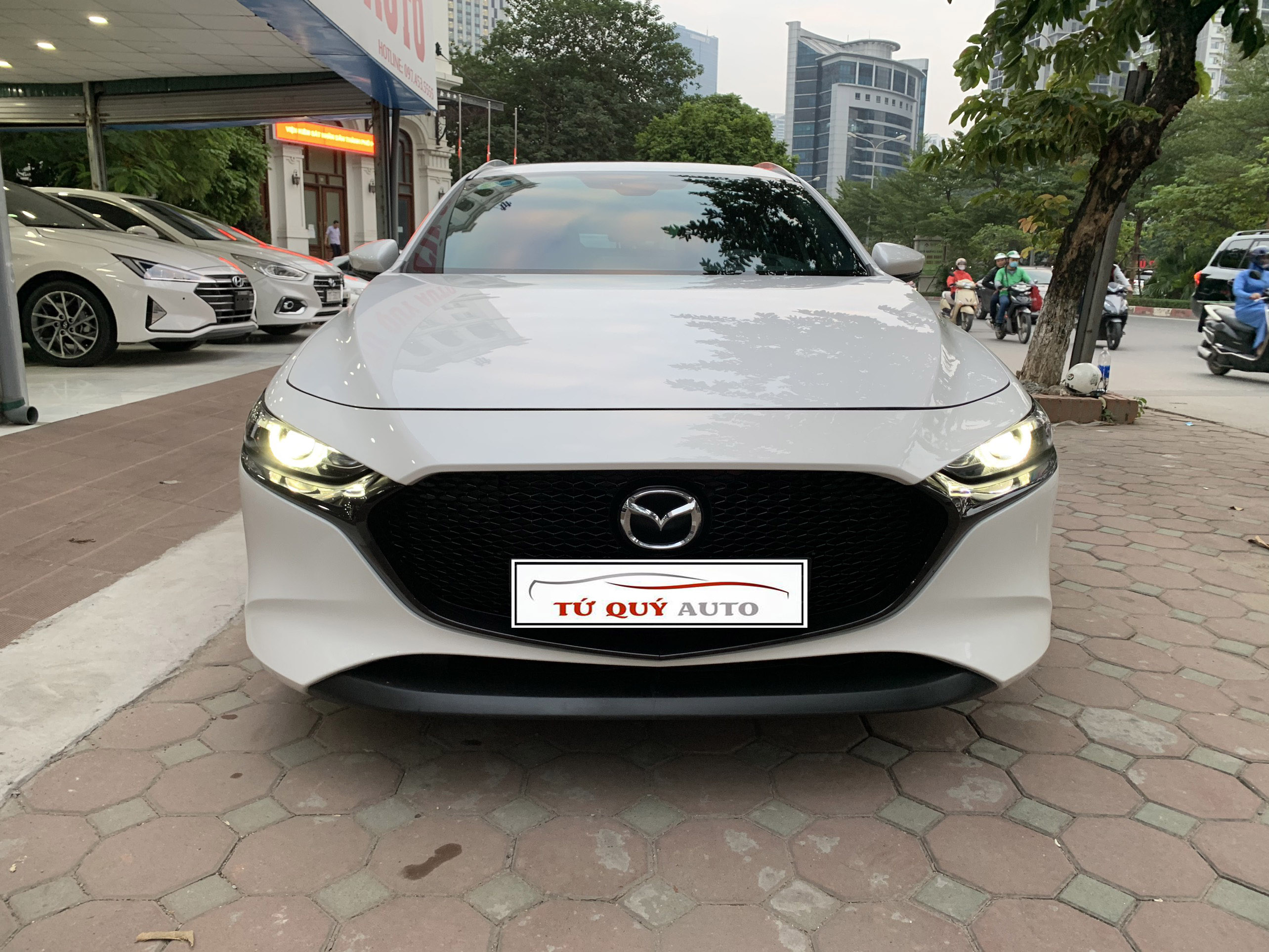 Xe Mazda 3 HB 2.0 Luxury 2019 - Trắng