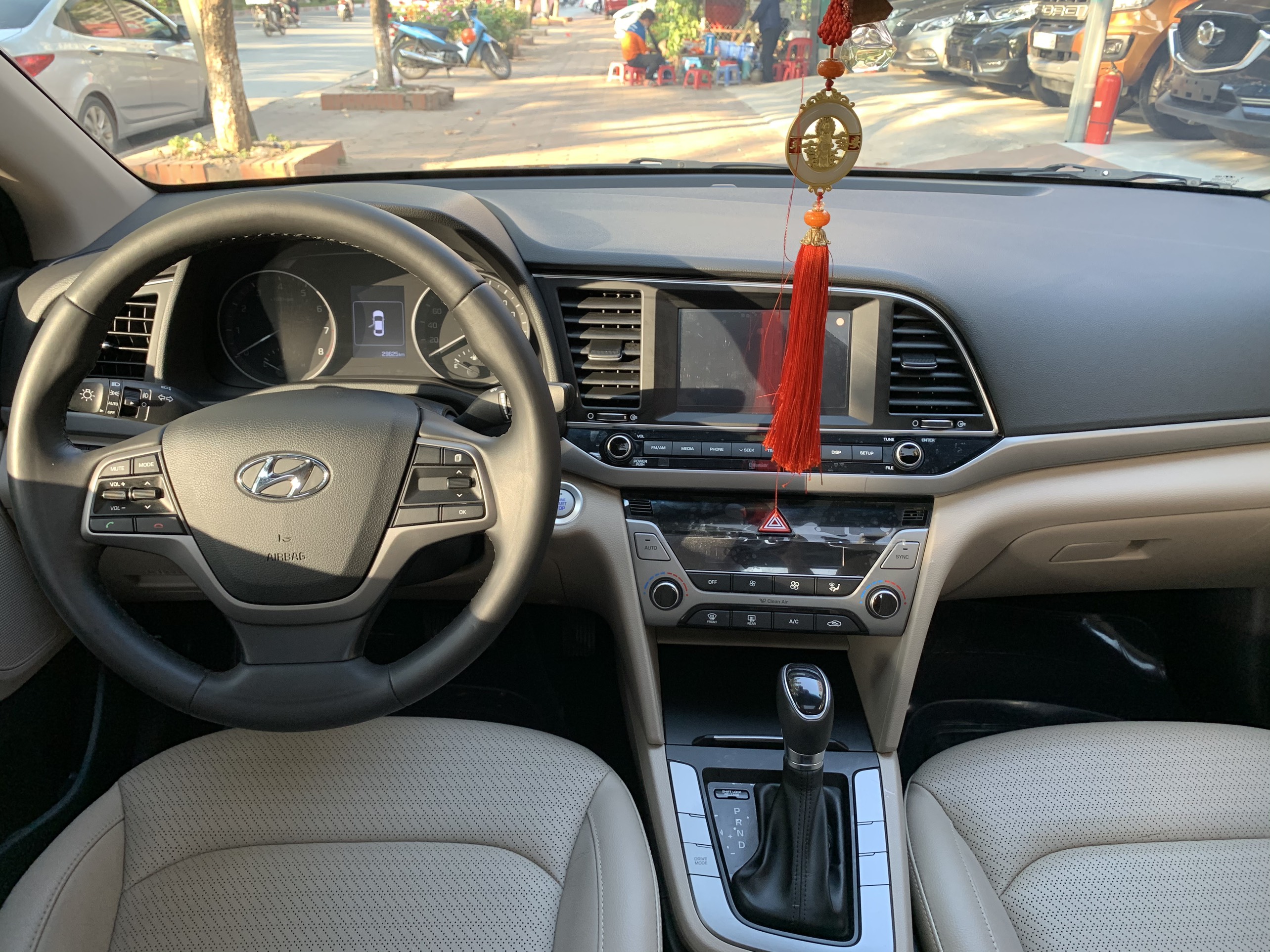 Hyundai Elantra 1.6AT 2018 - 6