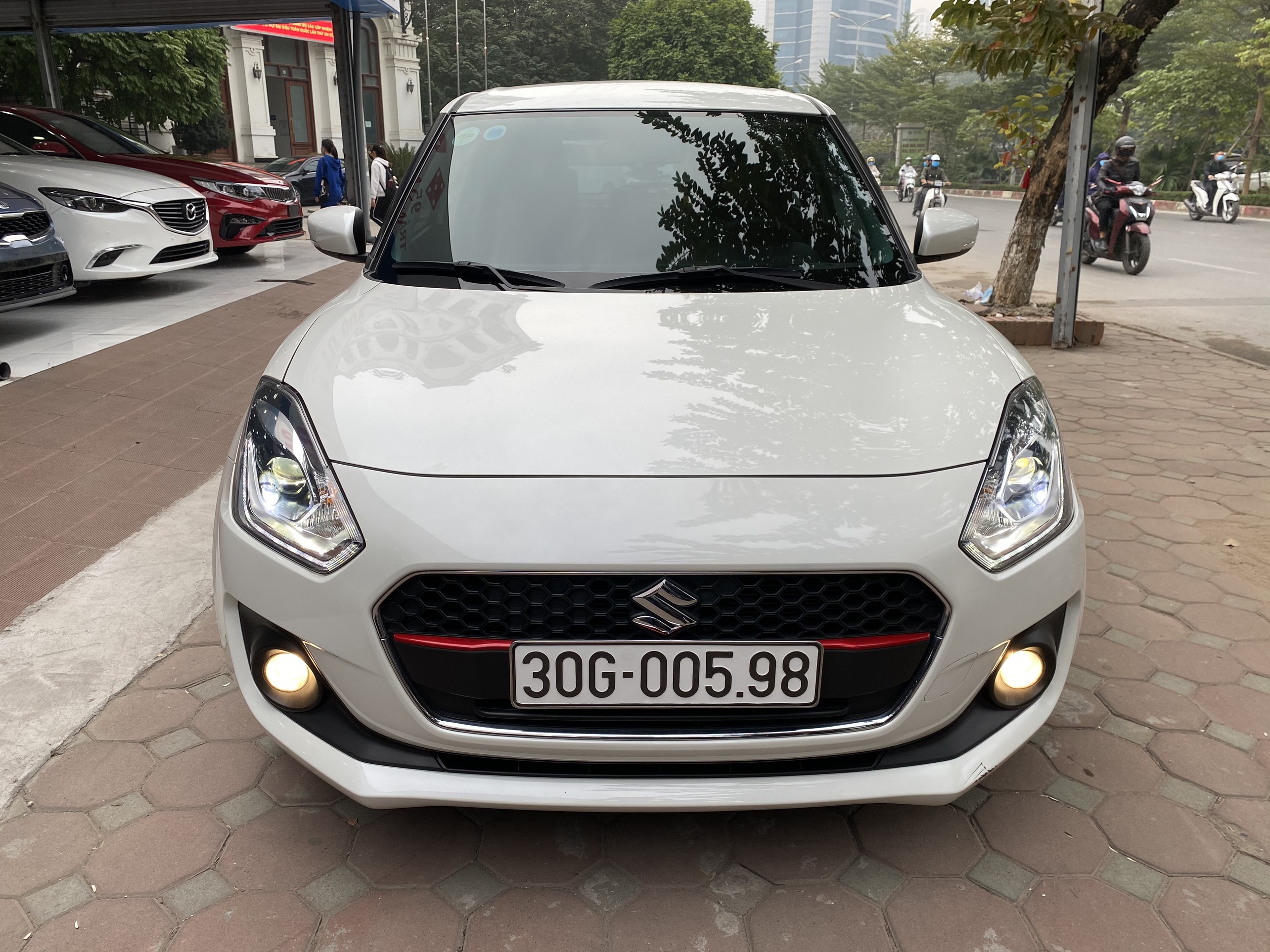 Xe Suzuki Swift GLX 1.2AT 2019 ĐK 2020 - Trắng