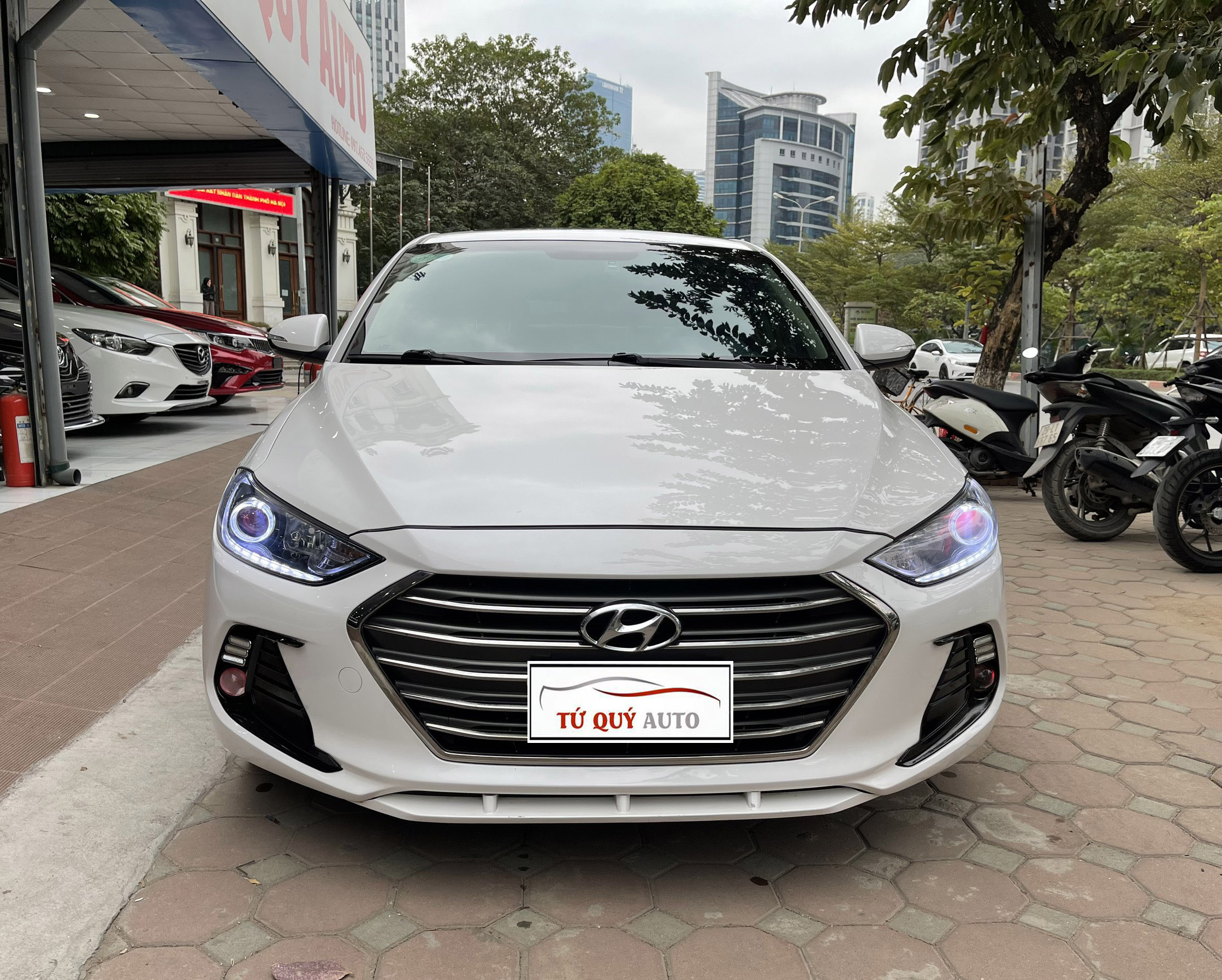 Xe Hyundai Elantra 1.6AT 2018 - Trắng