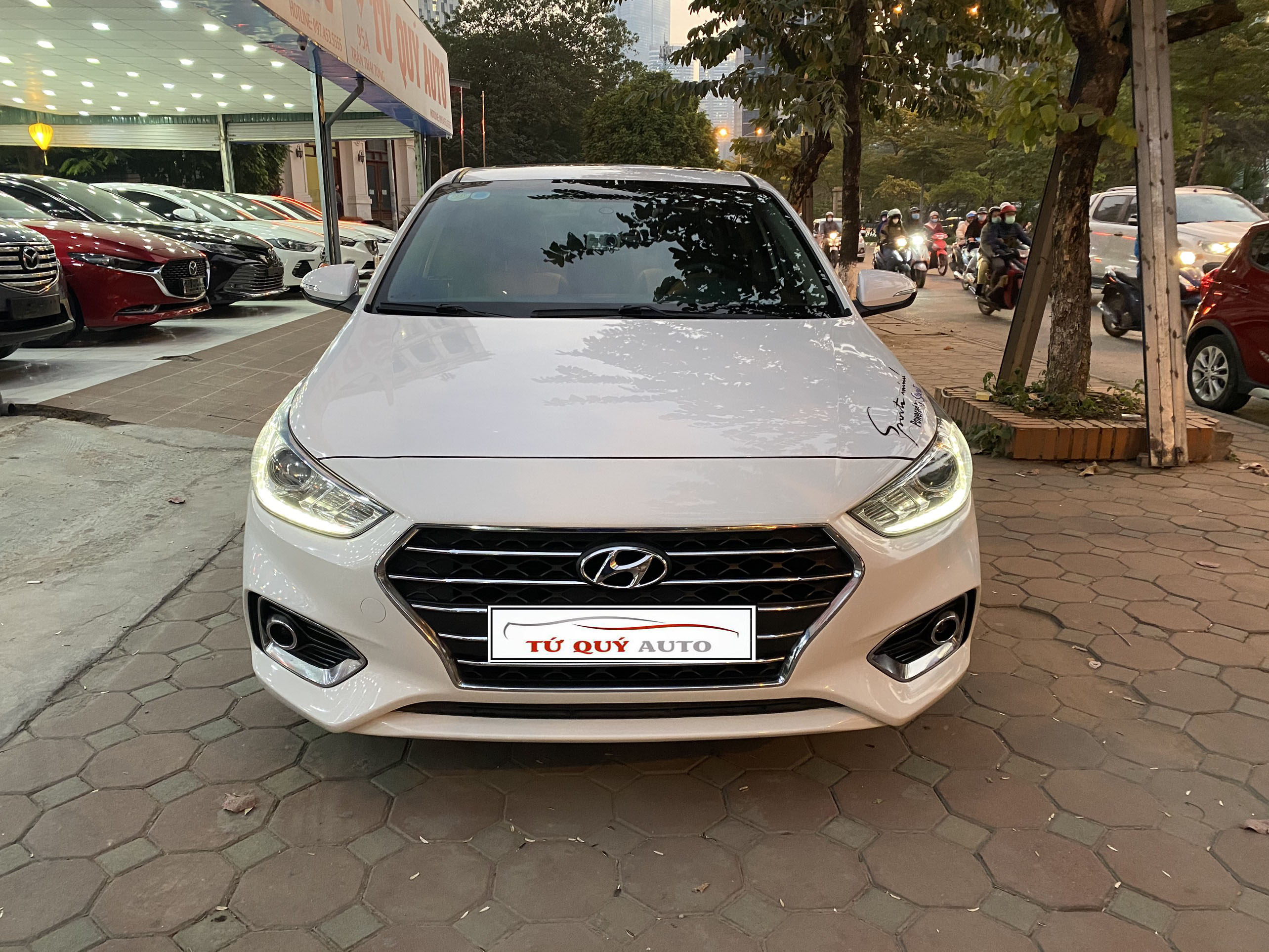 Xe Hyundai Accent 1.4ATH 2019 - Trắng