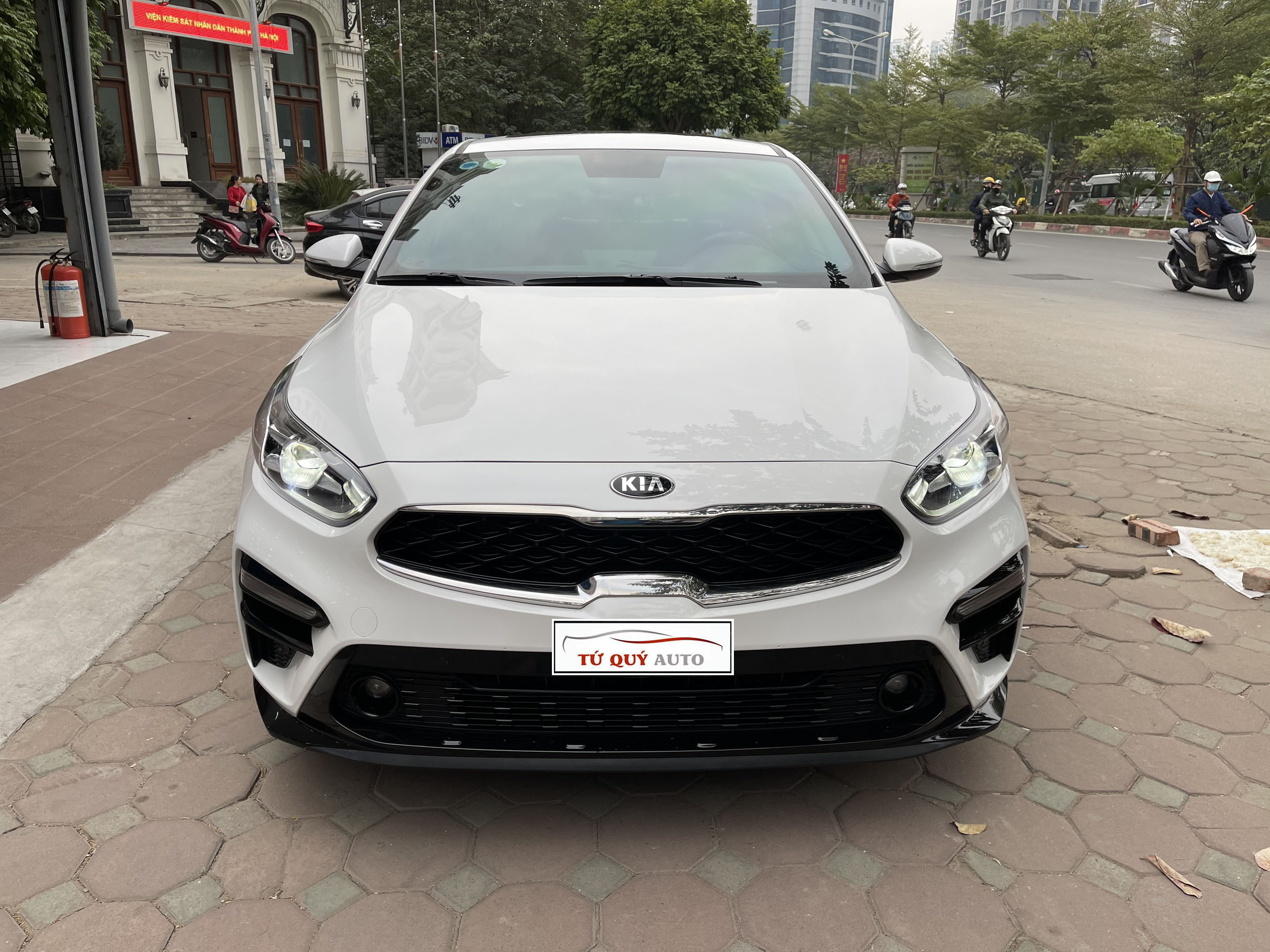 Xe Kia Cerato Premium 2.0AT 2018 - Trắng