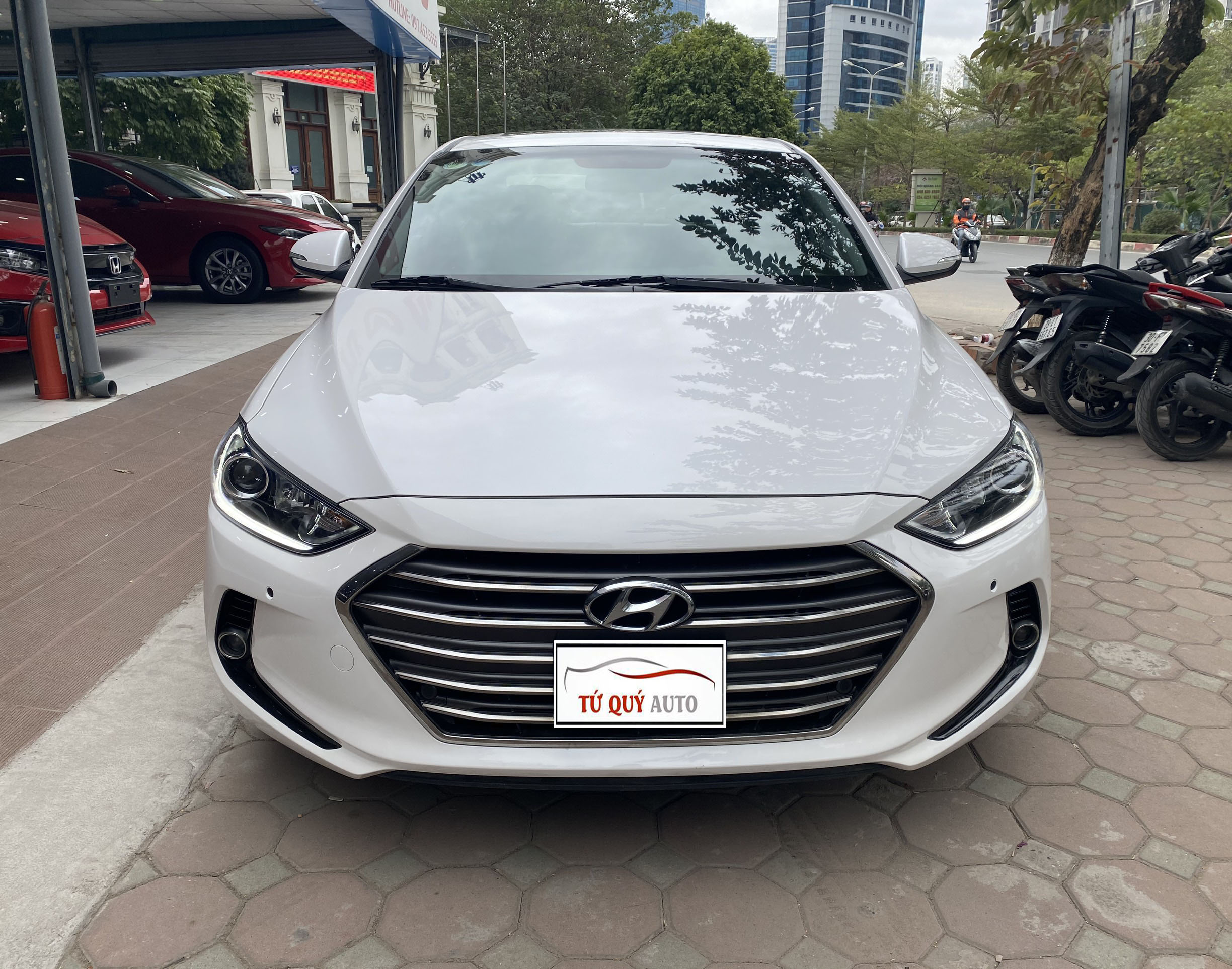 Xe Hyundai Elantra 2.0AT 2017 - Trắng