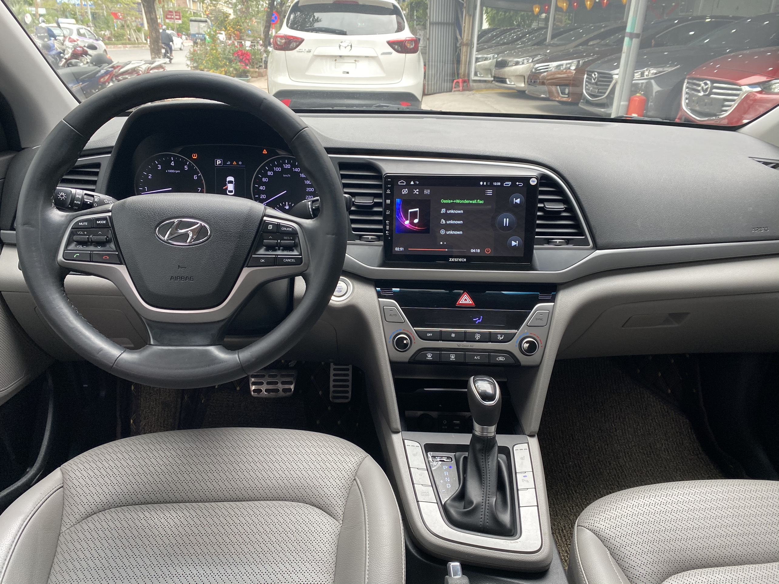 Hyundai Elantra 2.0AT 2017 - 6