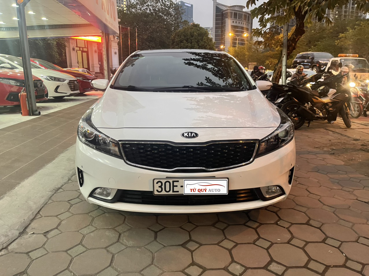 Xe Kia Cerato 1.6AT 2017 - Trắng