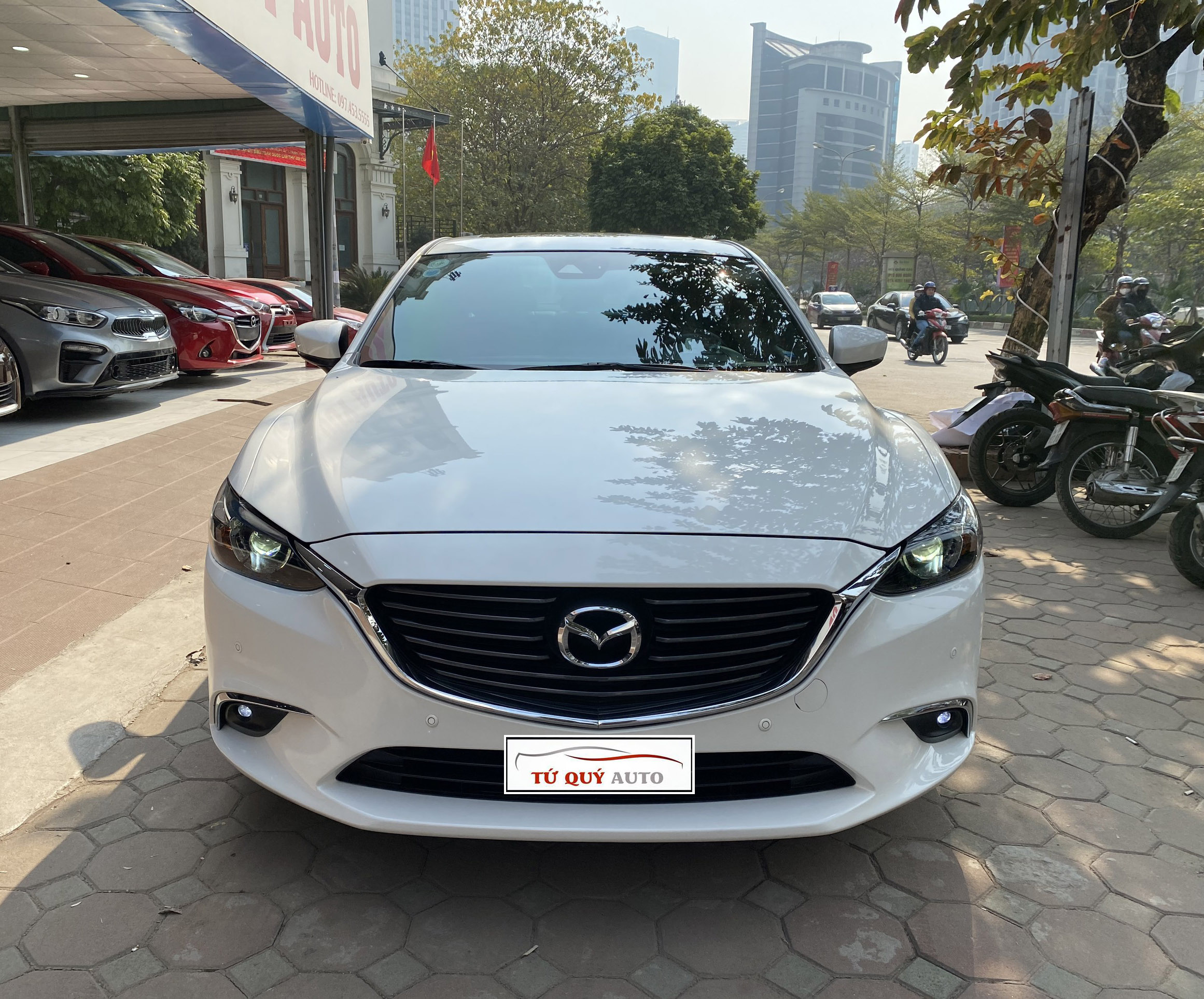 Xe Mazda 6 Premium 2.5AT 2018 - Trắng