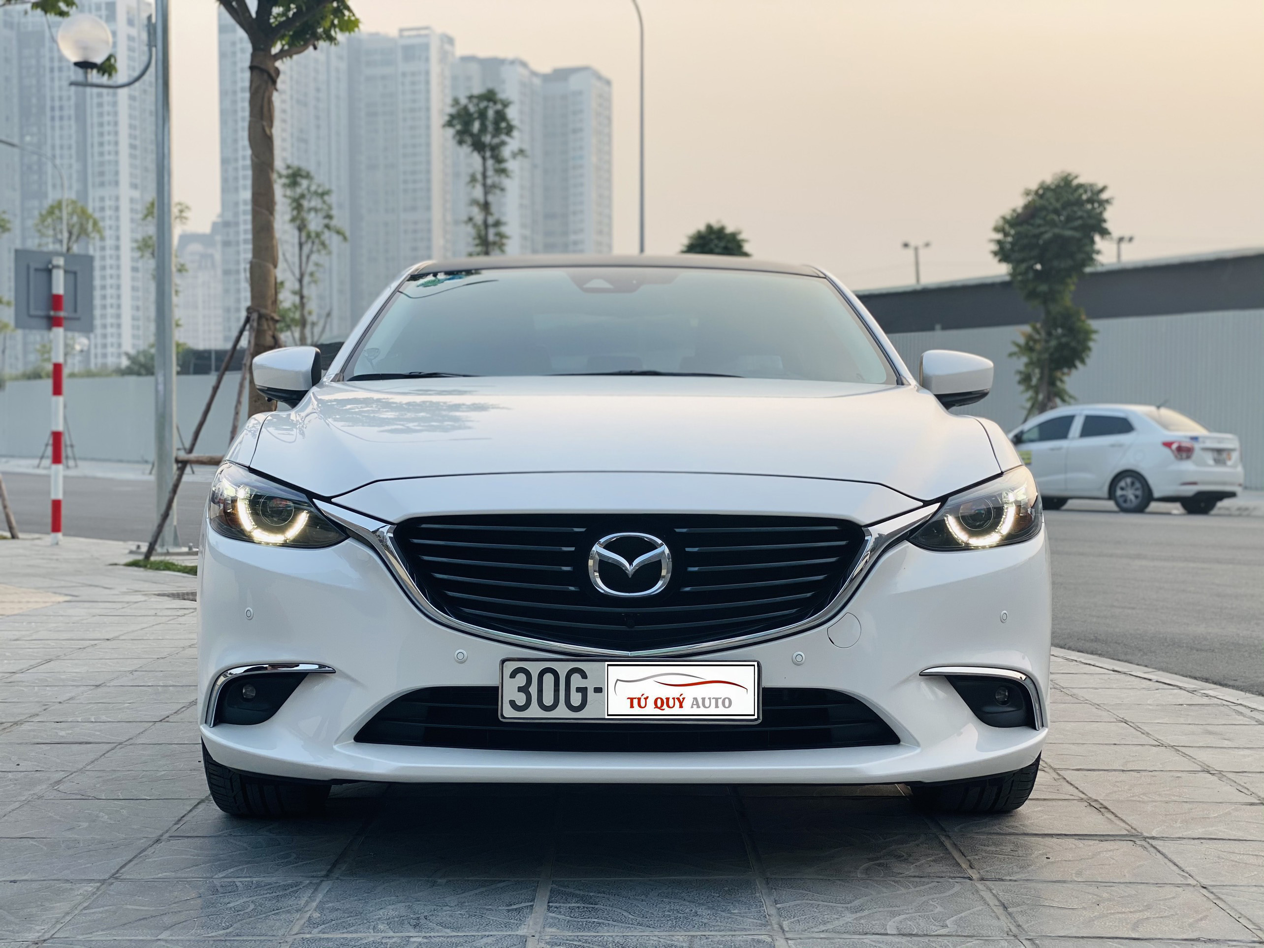 Xe Mazda 6 Premium 2.0AT 2020 - Trắng