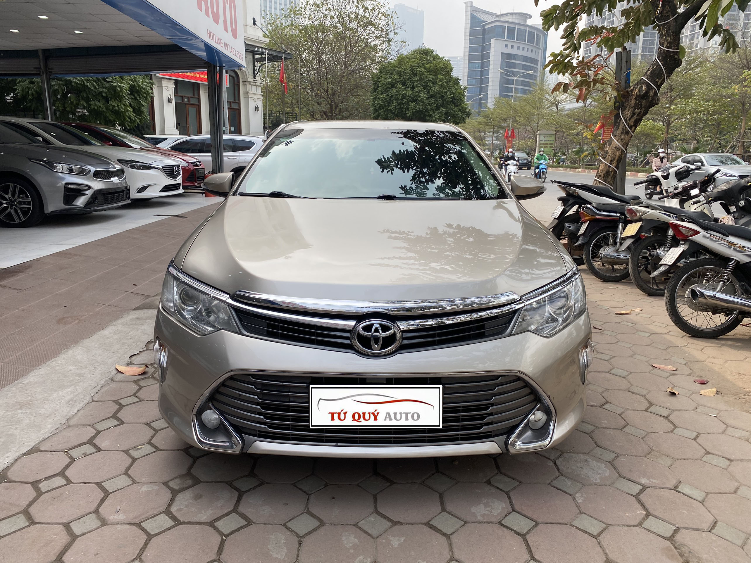 Xe Toyota Camry 2.0E 2015 - Vàng Cát