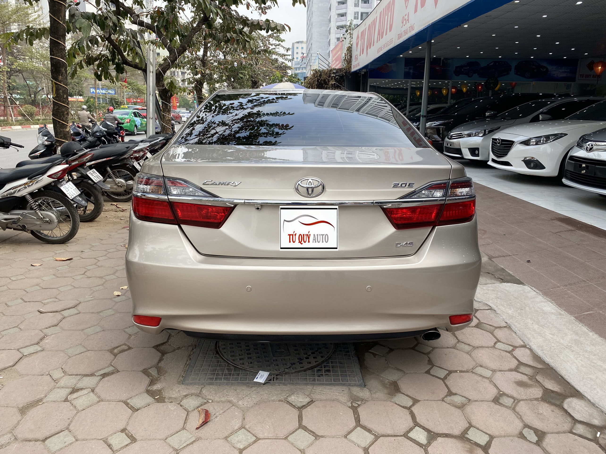 Toyota Camry 2.0E 2015 - 2