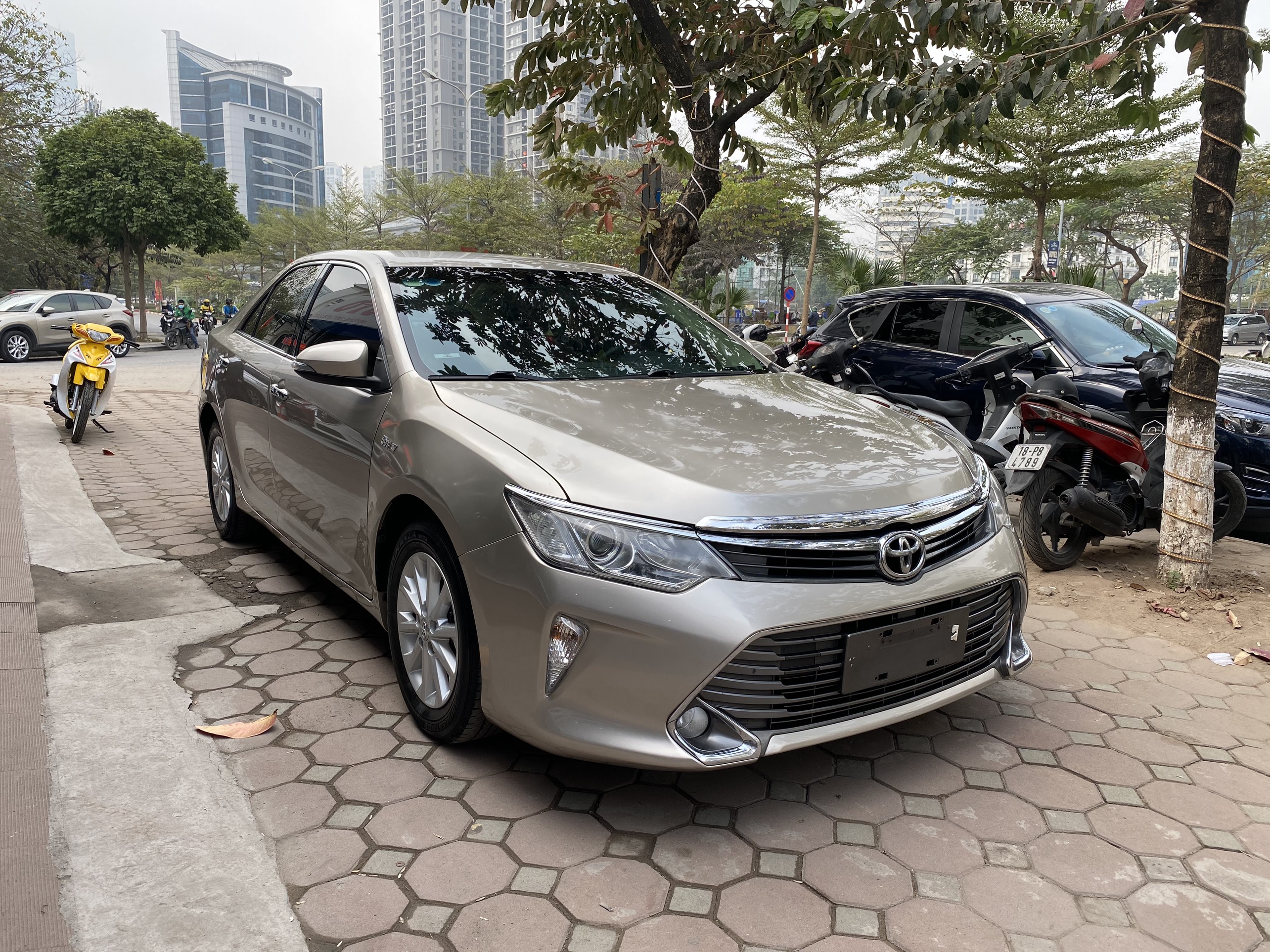 Toyota Camry 2.0E 2015 - 5