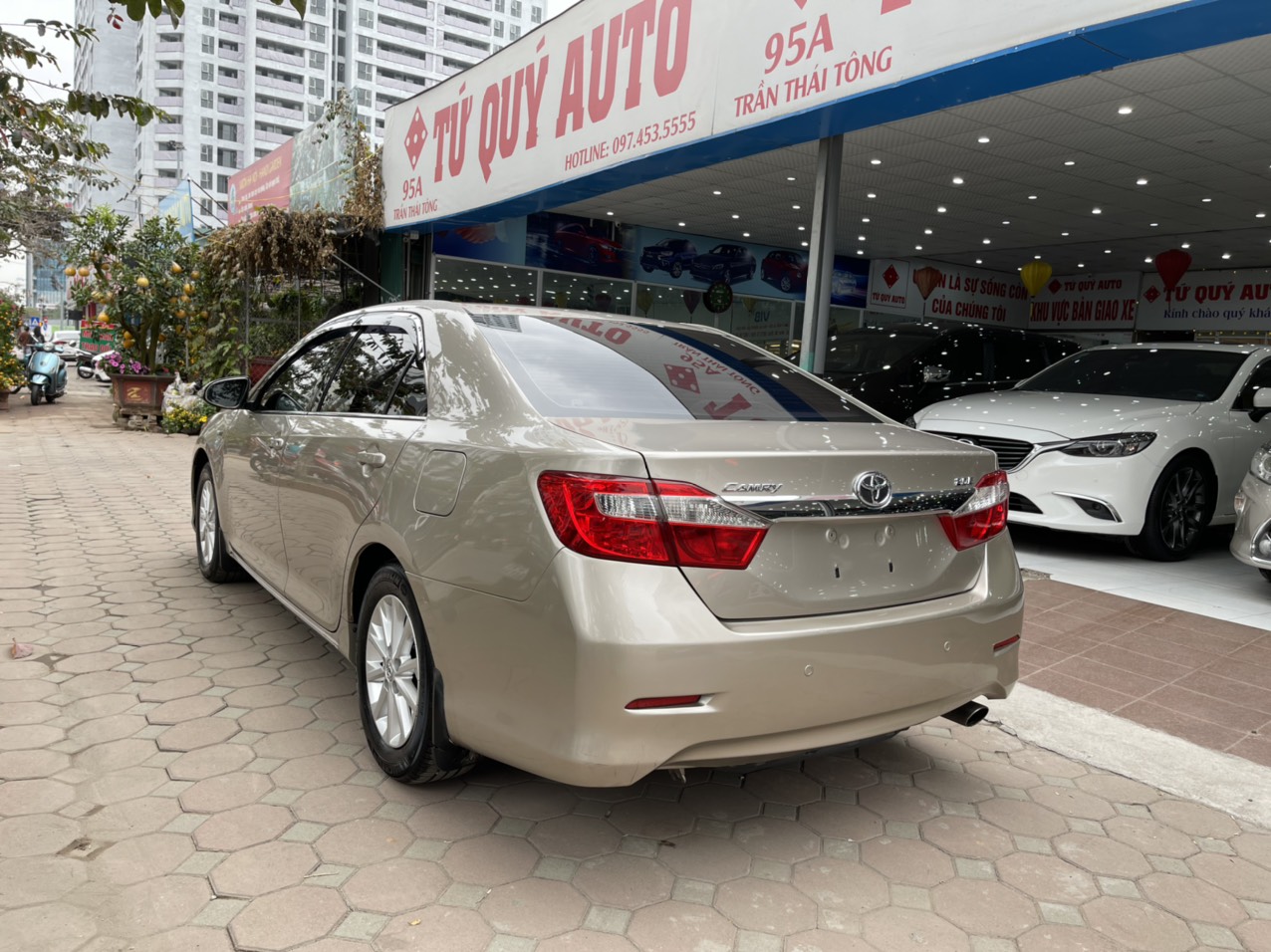 Toyota Camry 2.0E 2014 - 4