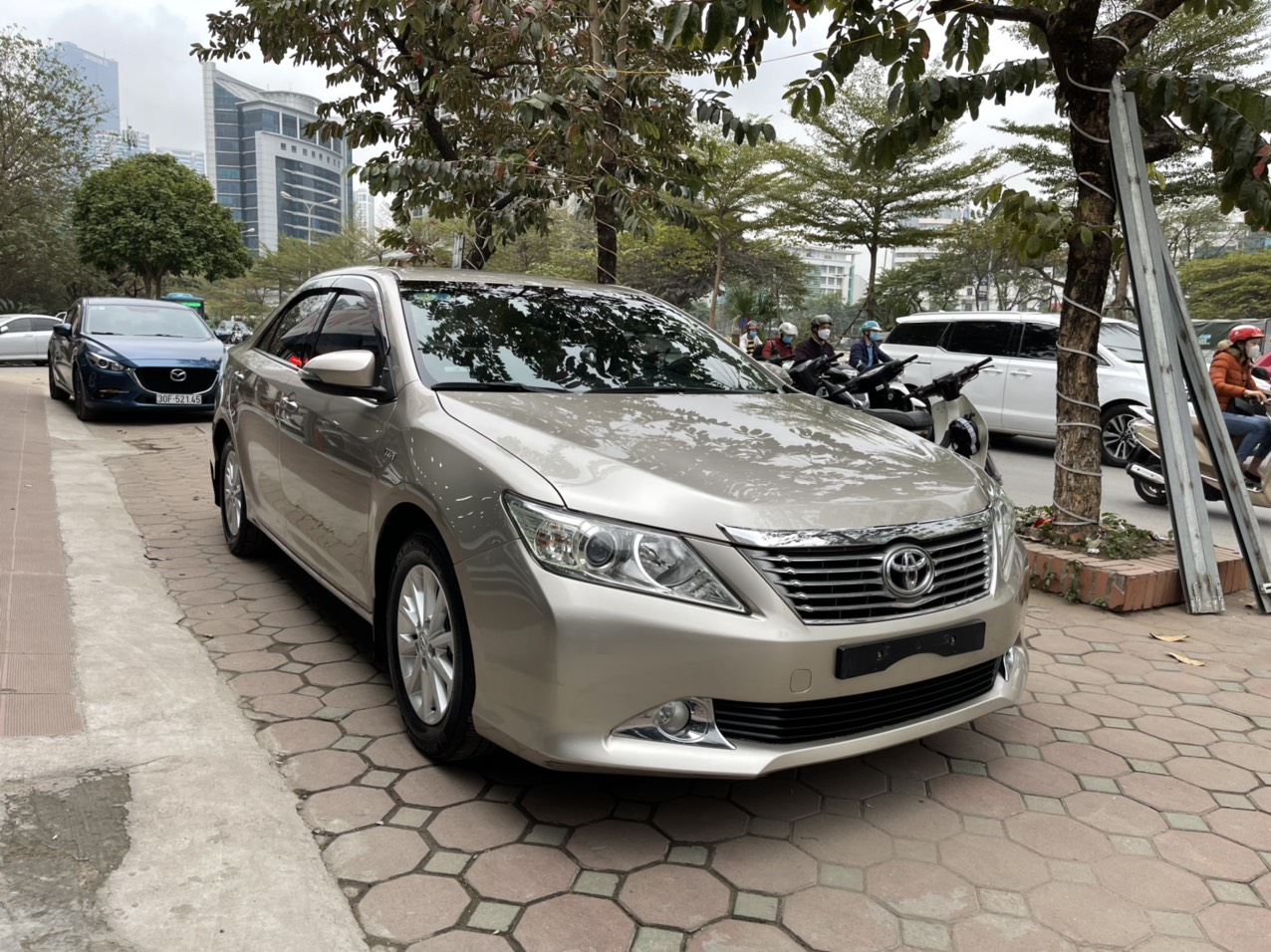 Toyota Camry 2.0E 2014 - 5