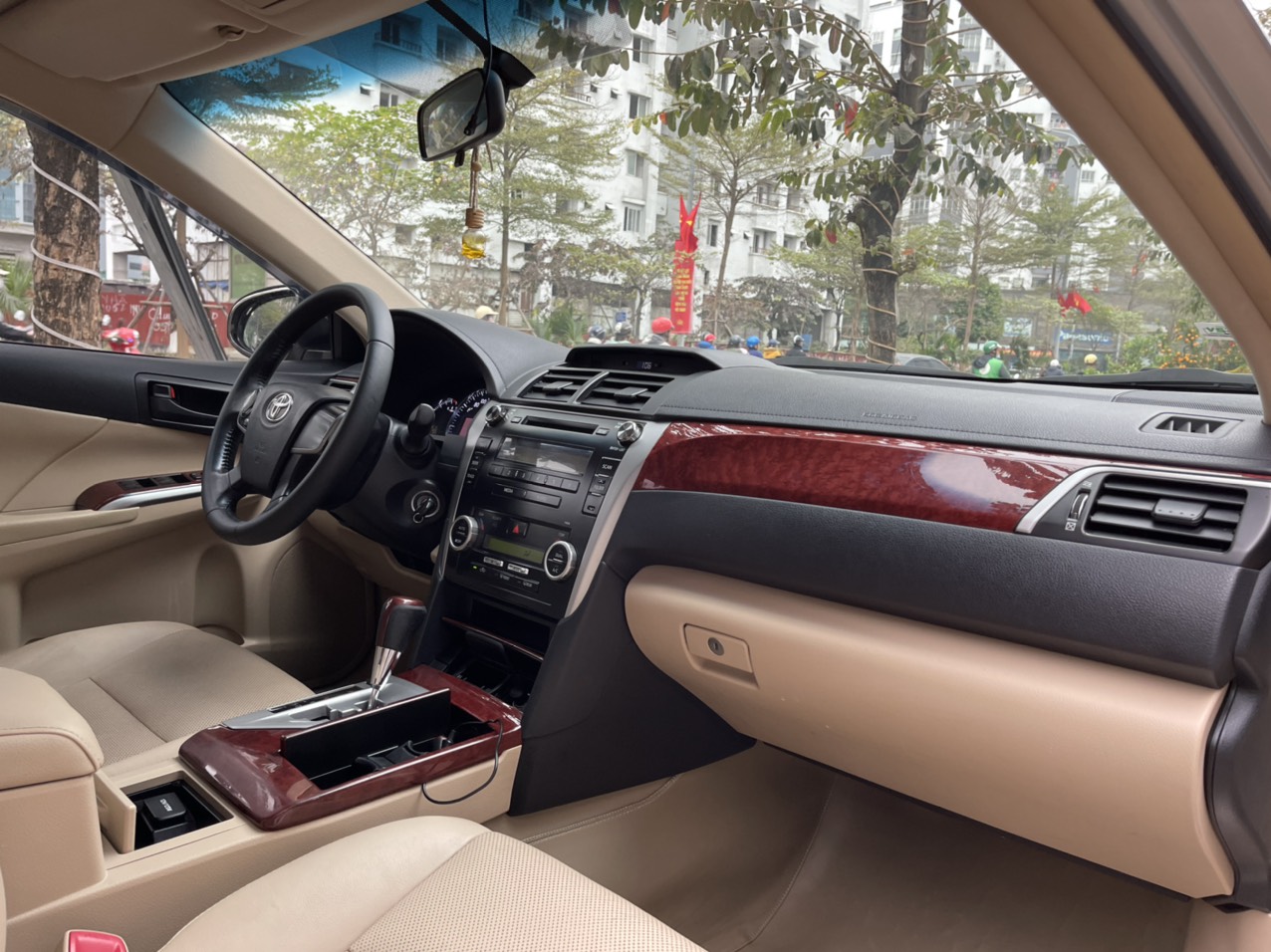 Toyota Camry 2.0E 2014 - 9