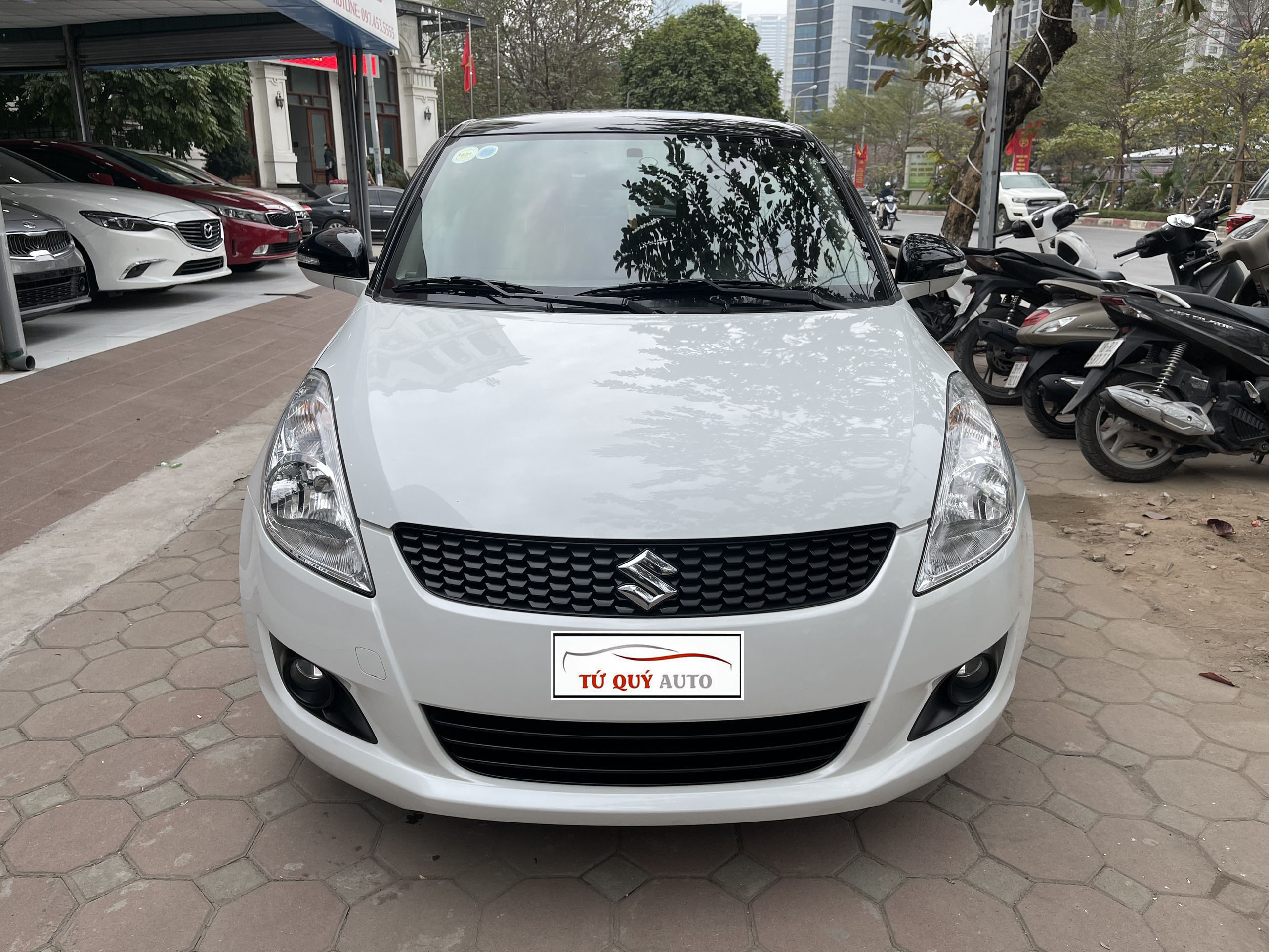 Xe Suzuki Swift 1.4AT 2017 - Trắng