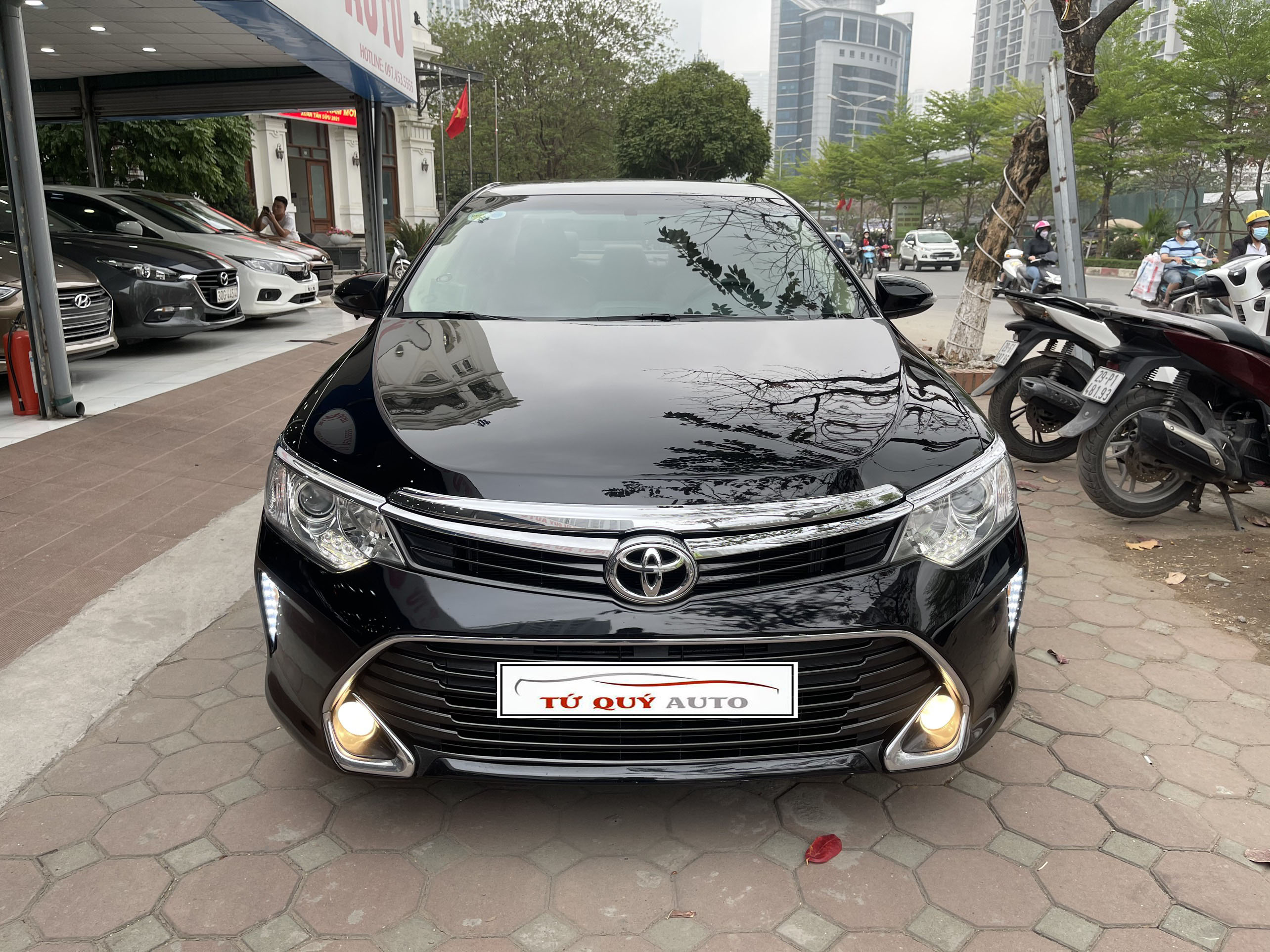 Xe Toyota Camry 2.0E 2017 - Đen