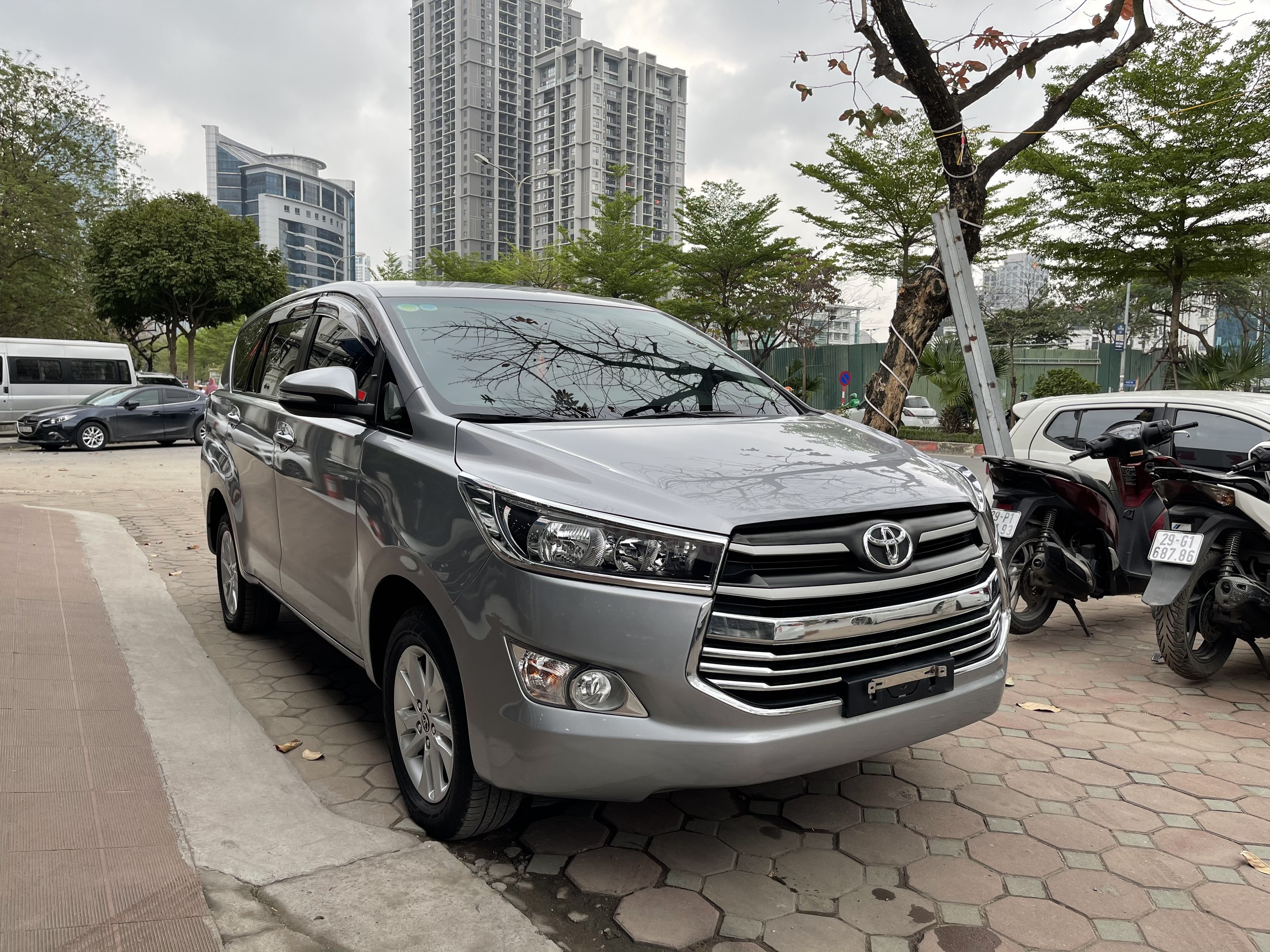 Toyota Innova 2.0E 2018 - 5