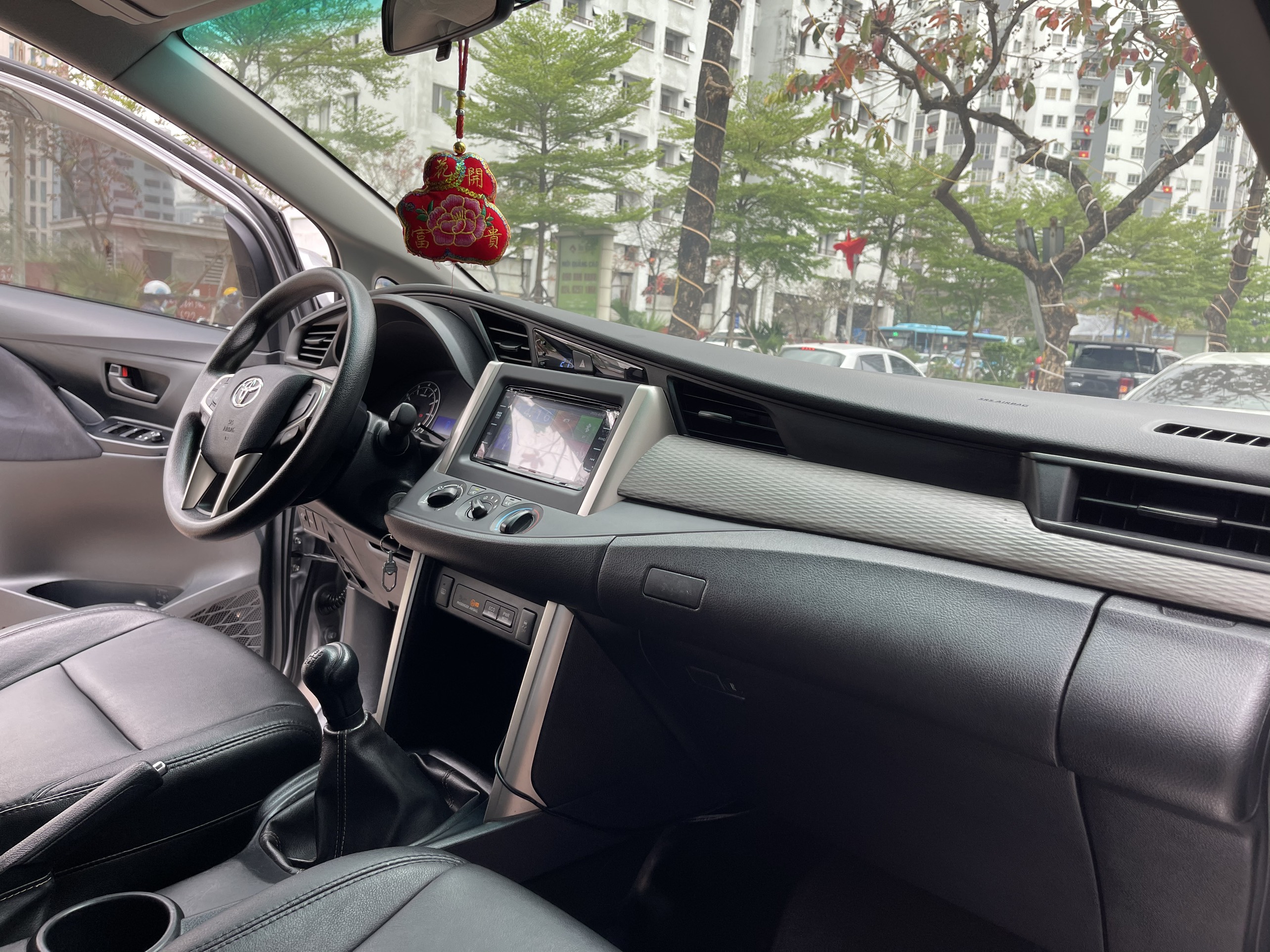 Toyota Innova 2.0E 2018 - 9