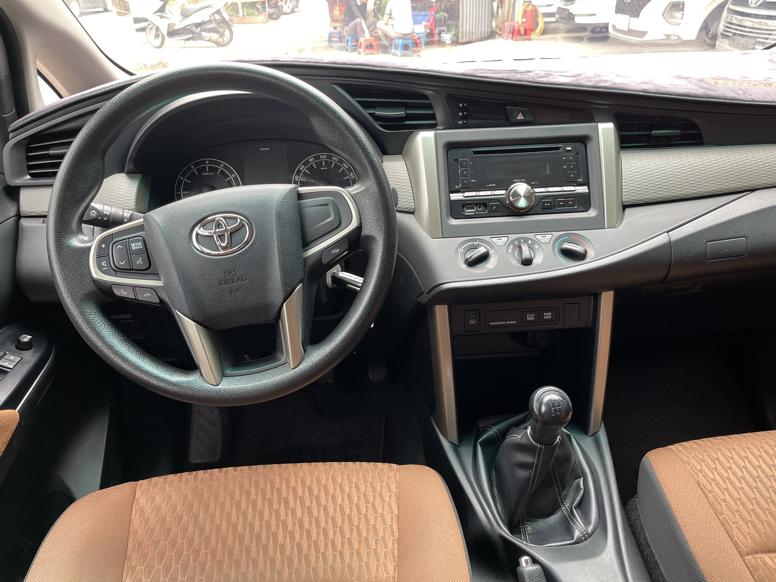 Toyota Innova 2.0E 2017 - 5