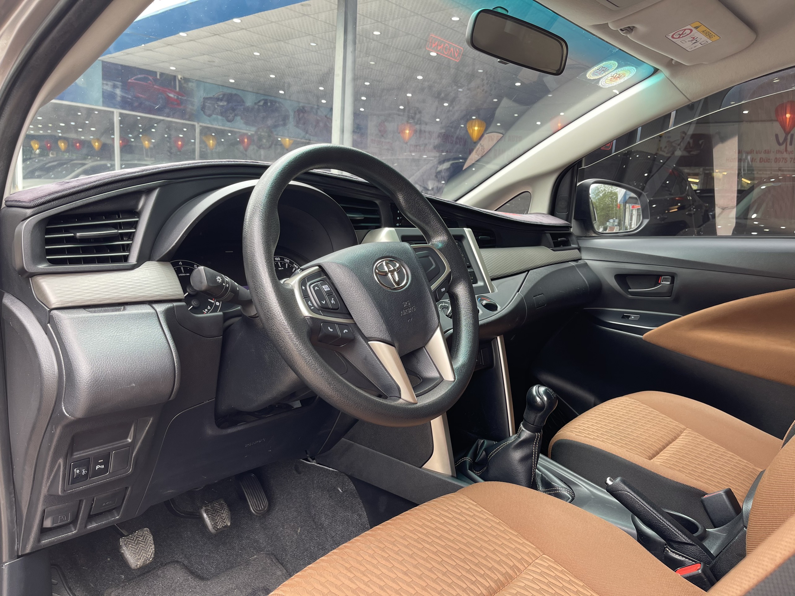 Toyota Innova 2.0E 2017 - 6