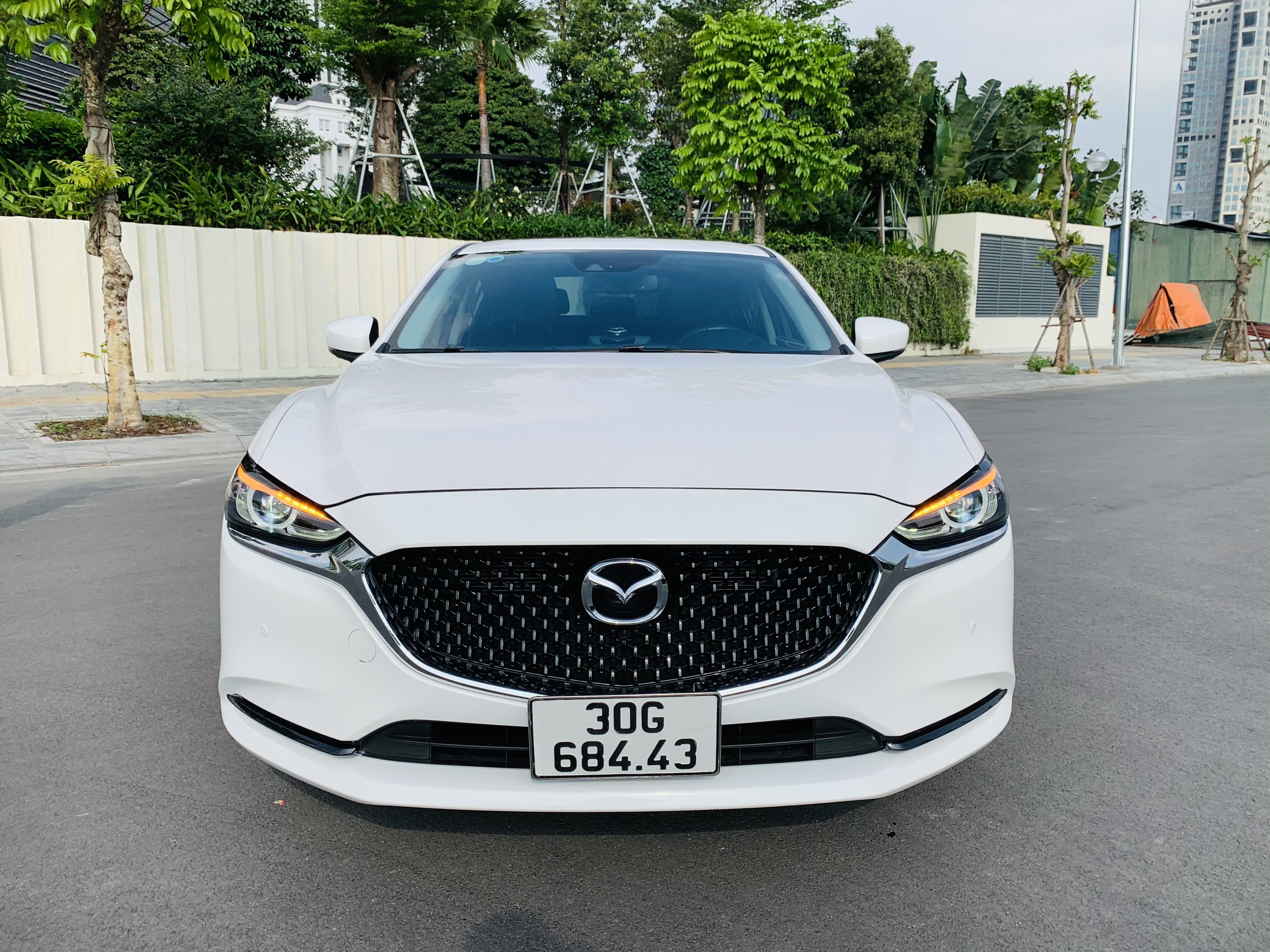 Xe Mazda 6 Premium 2.0AT 2020 - Trắng