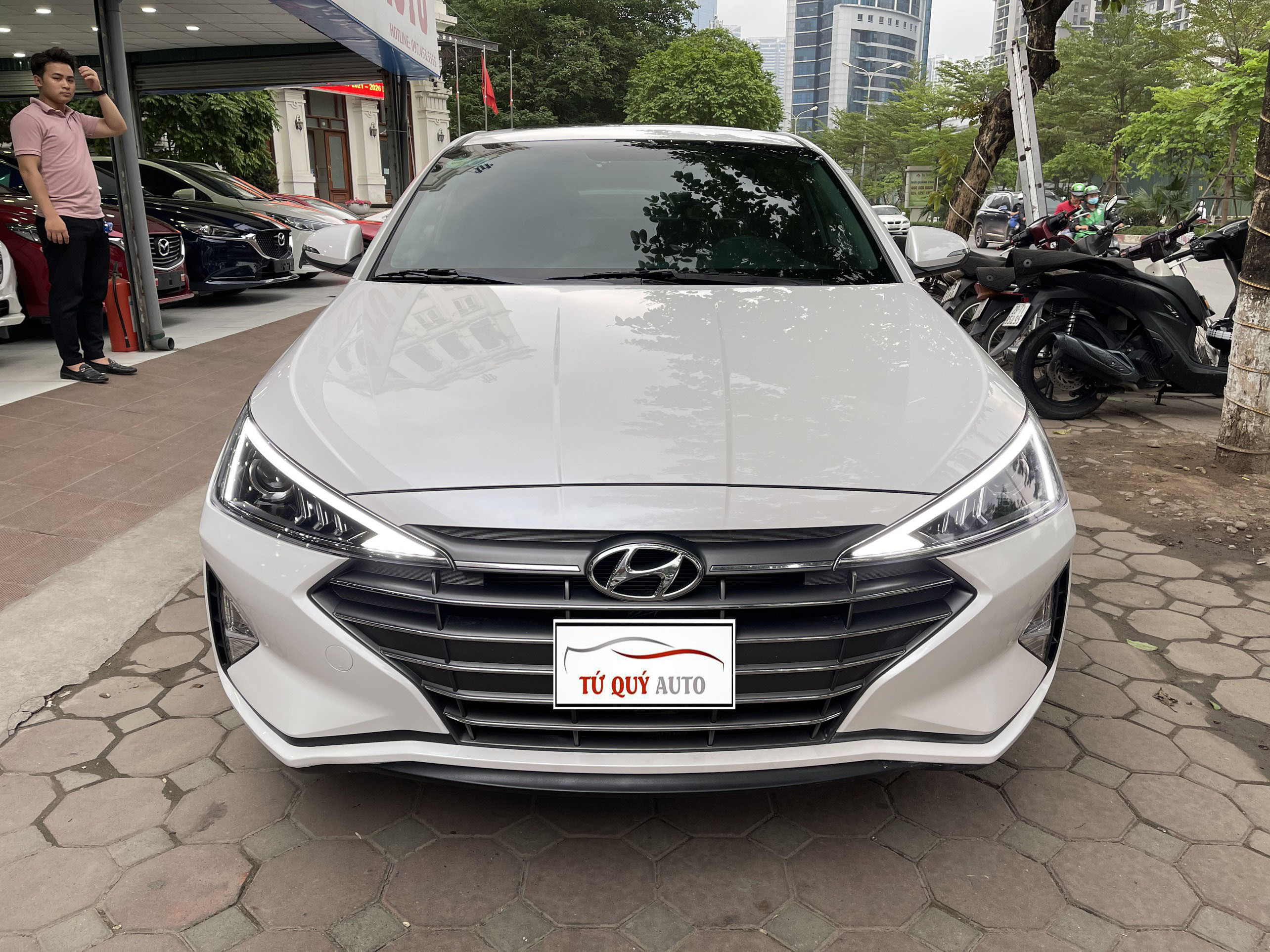 Xe Hyundai Elantra 1.6AT 2020 - Trắng