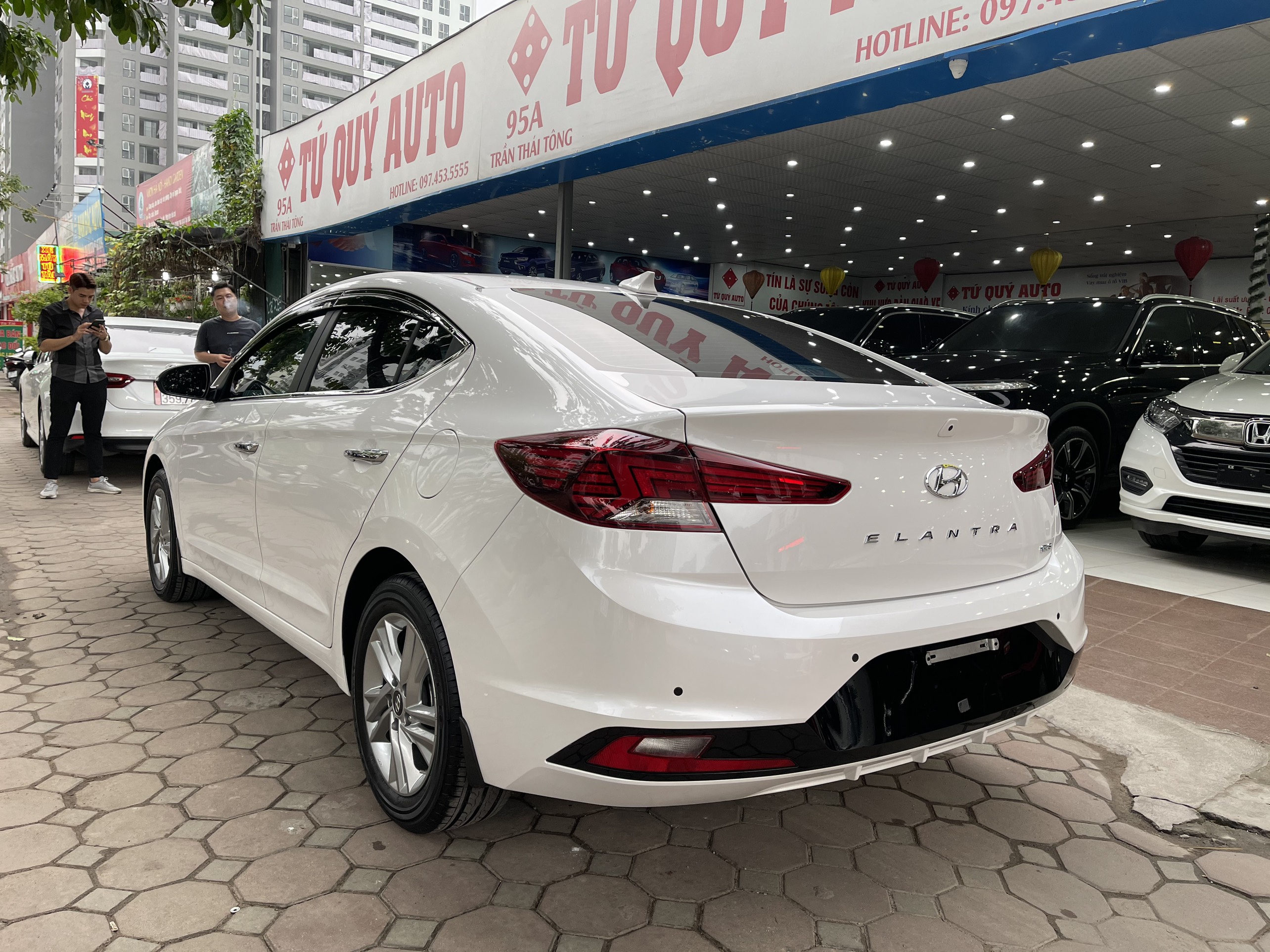 Hyundai Elantra 1.6AT 2020 - 4