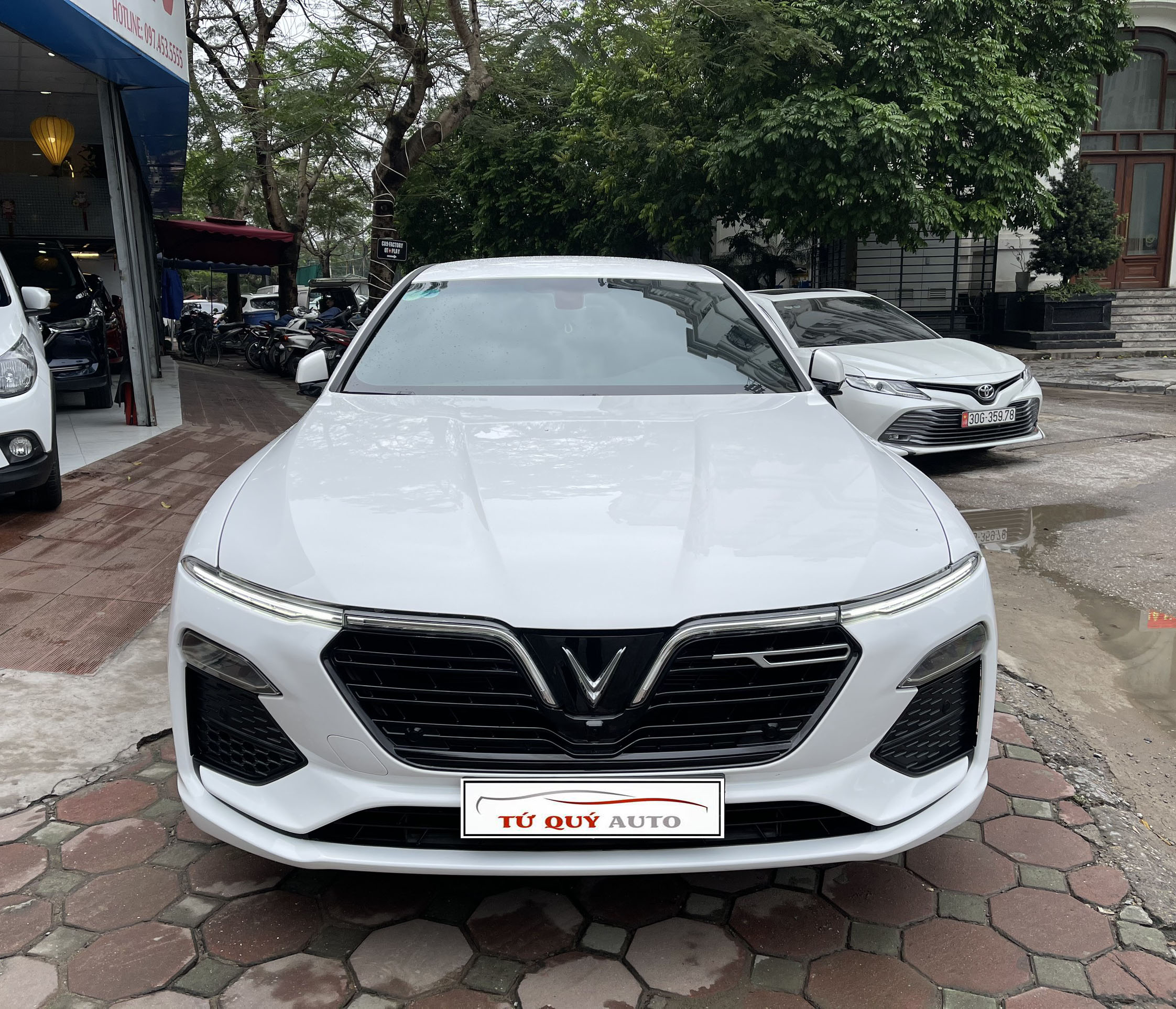 Xe VinFast Lux A 2.0 2019 - Trắng