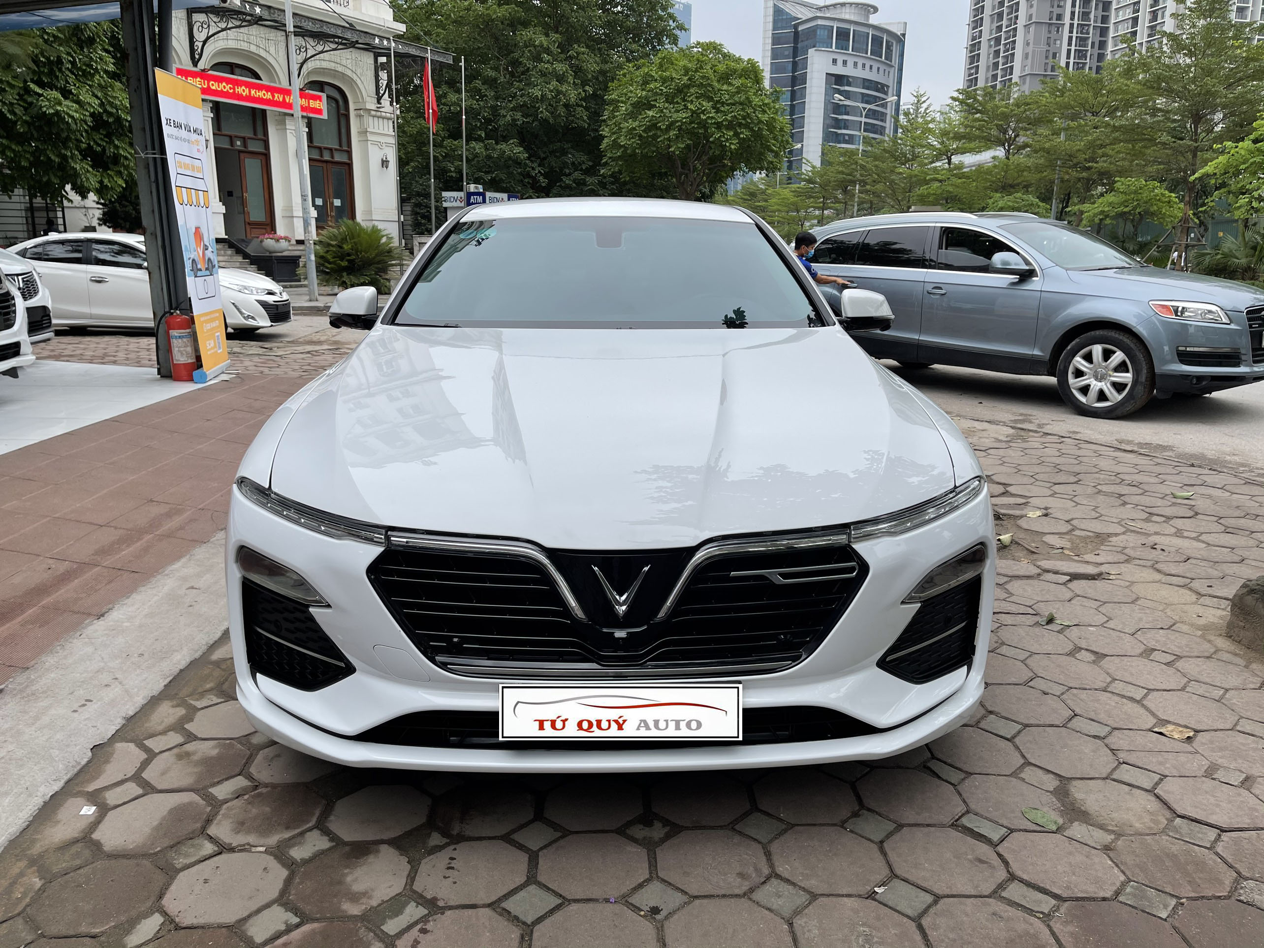 Xe VinFast Lux A 2.0 Premium 2019 - Trắng