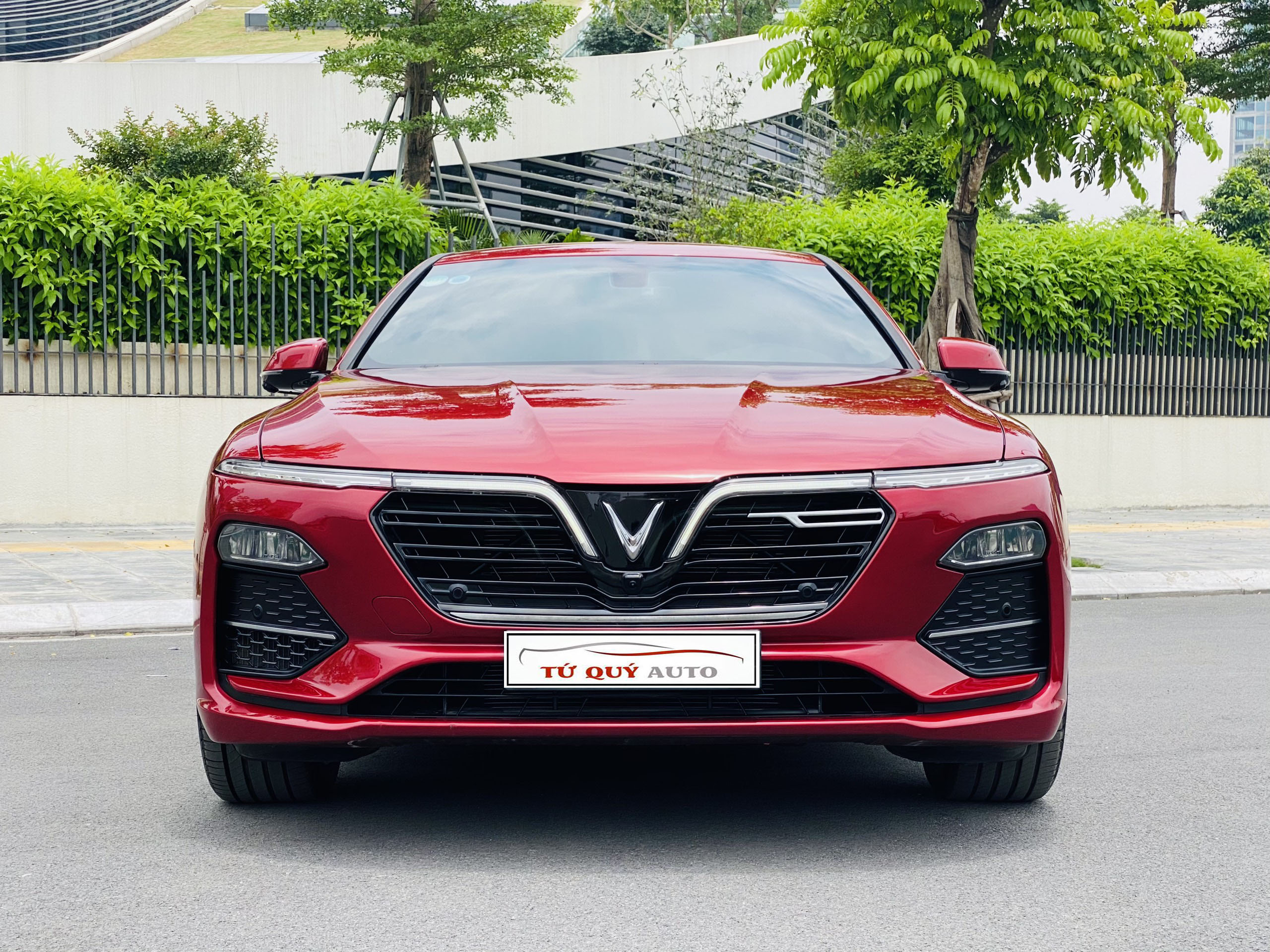 Xe VinFast Lux A 2.0 Plus 2019 - Đỏ