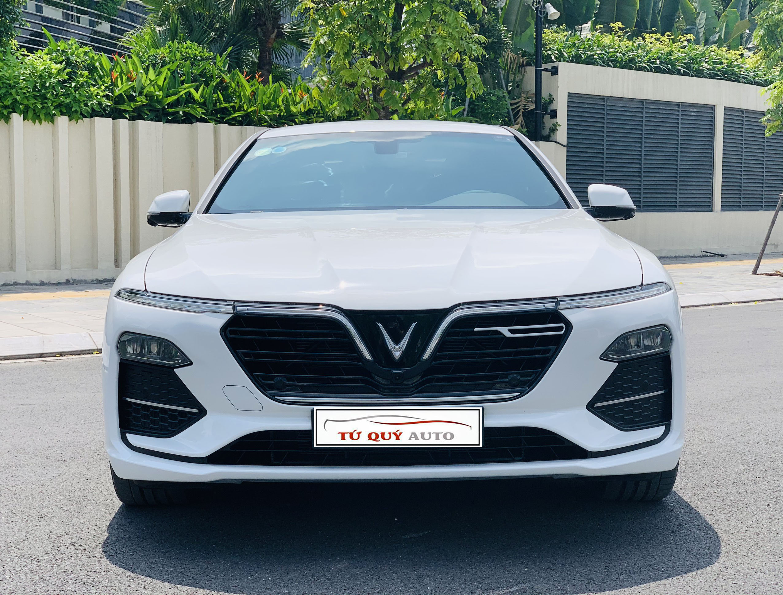 Xe VinFast Lux A 2.0 Premium 2019 - Trắng