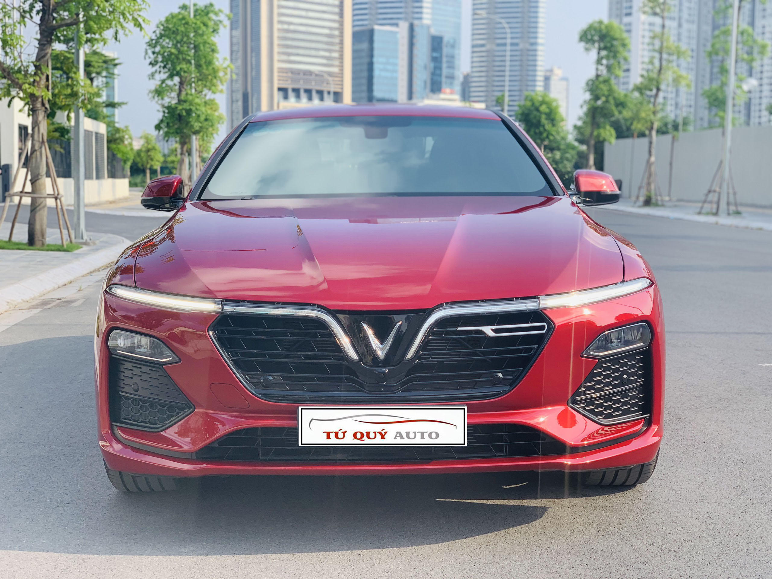 Xe VinFast Lux A 2.0 Base 2019 - Đỏ