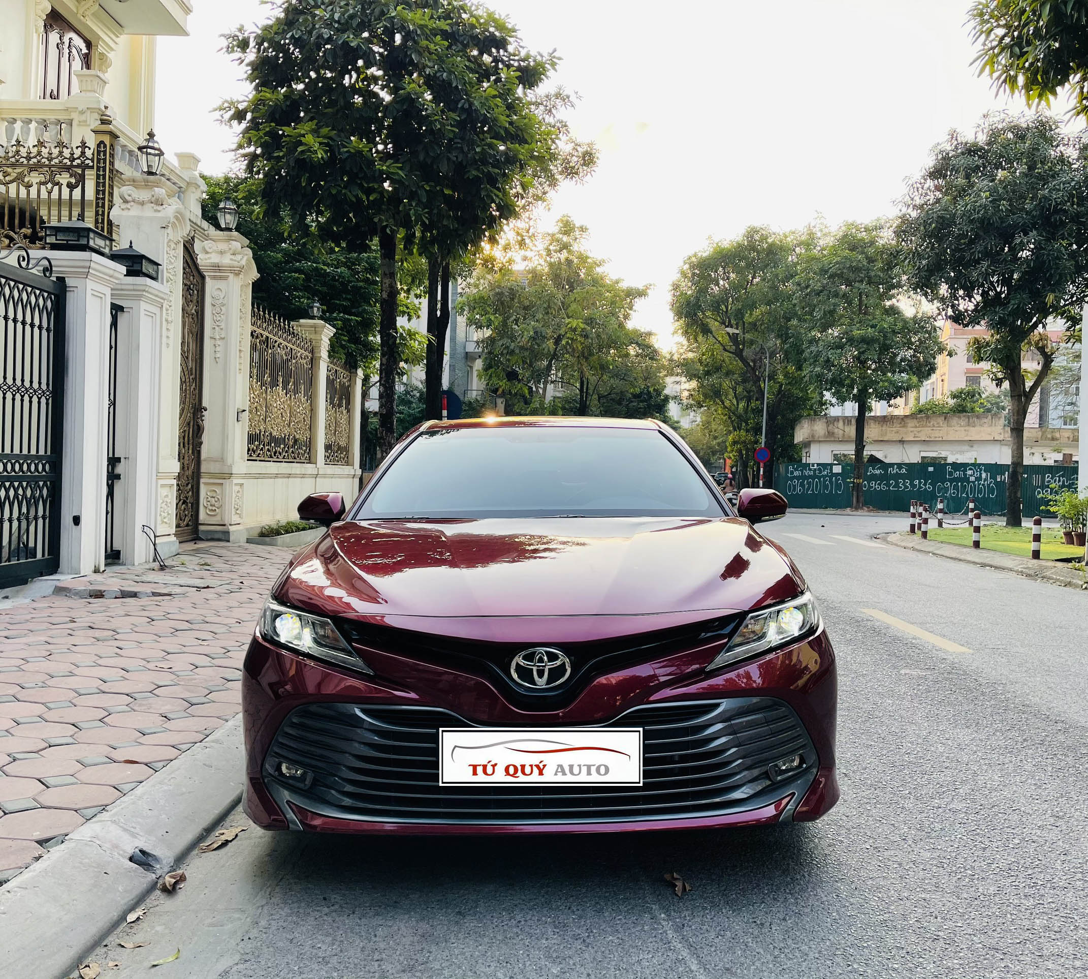 Xe Toyota Camry 2.0G 2019 - Đỏ