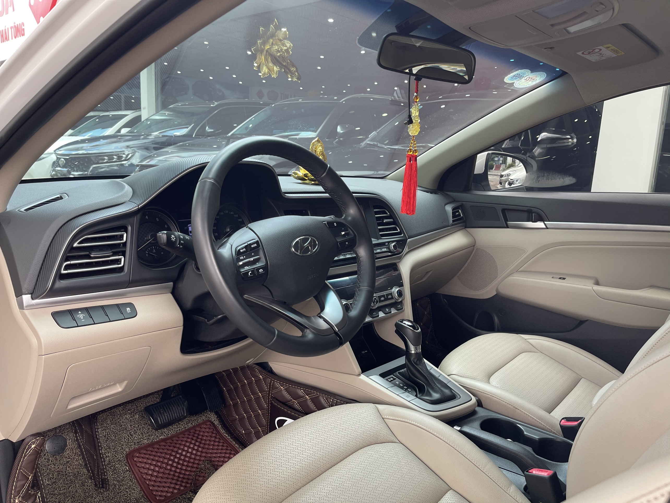 Hyundai Elantra 1.6AT 2019 - 6