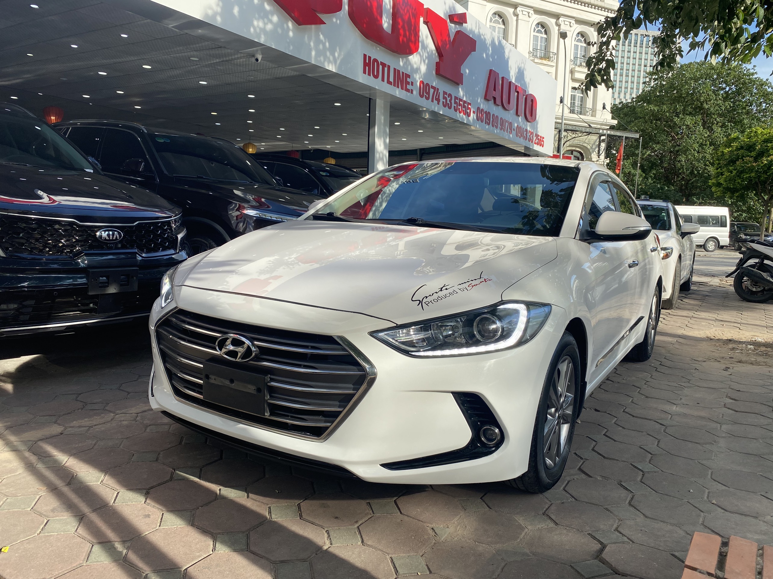 Hyundai Elantra 1.6AT 2018 - 3