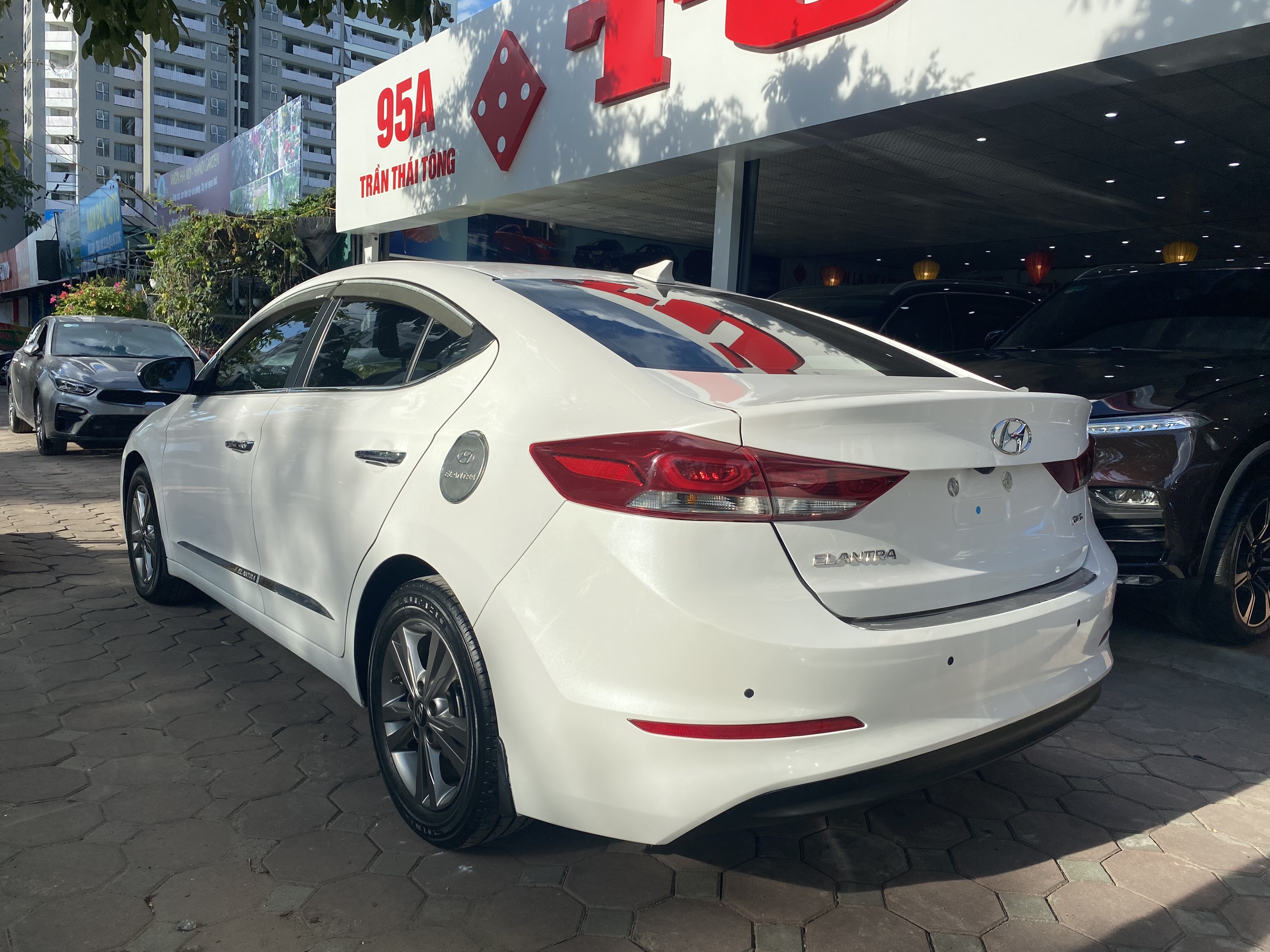 Hyundai Elantra 1.6AT 2018 - 4