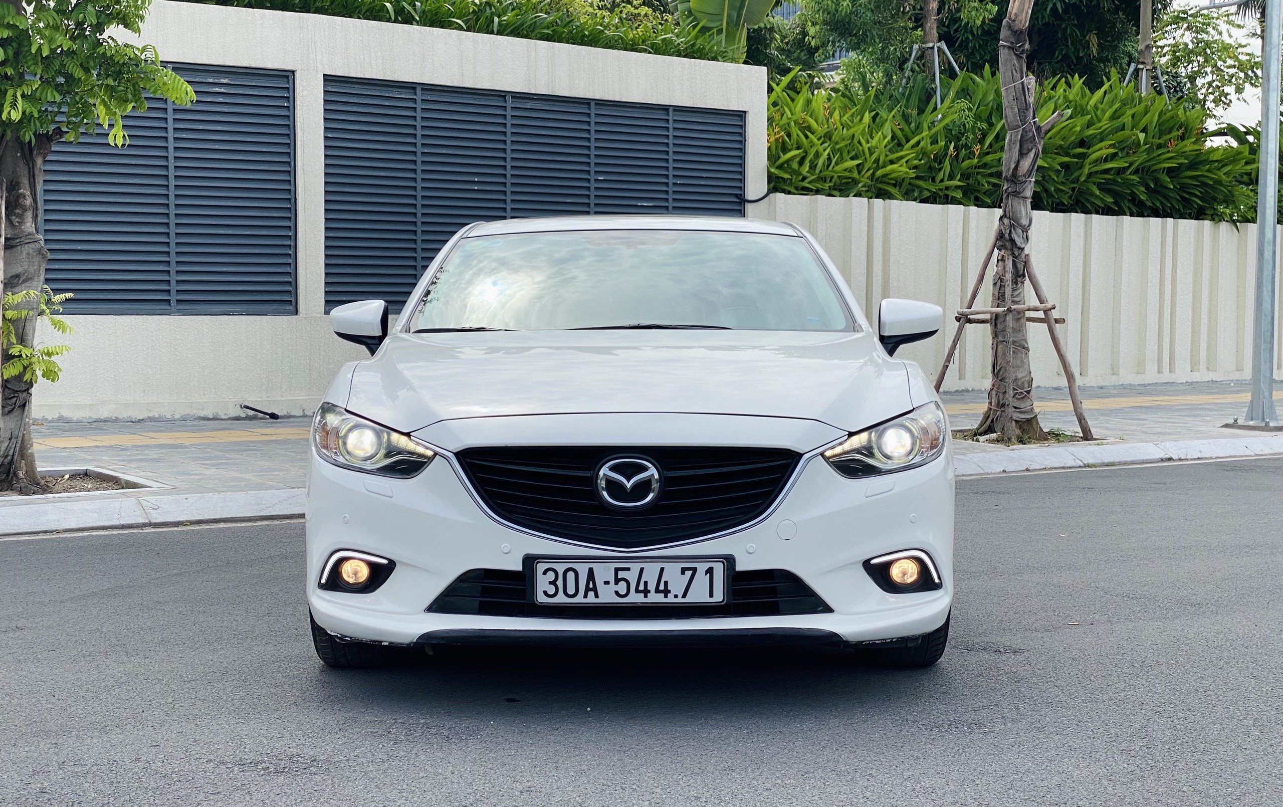 Xe Mazda 6 2.0AT 2015 - Trắng