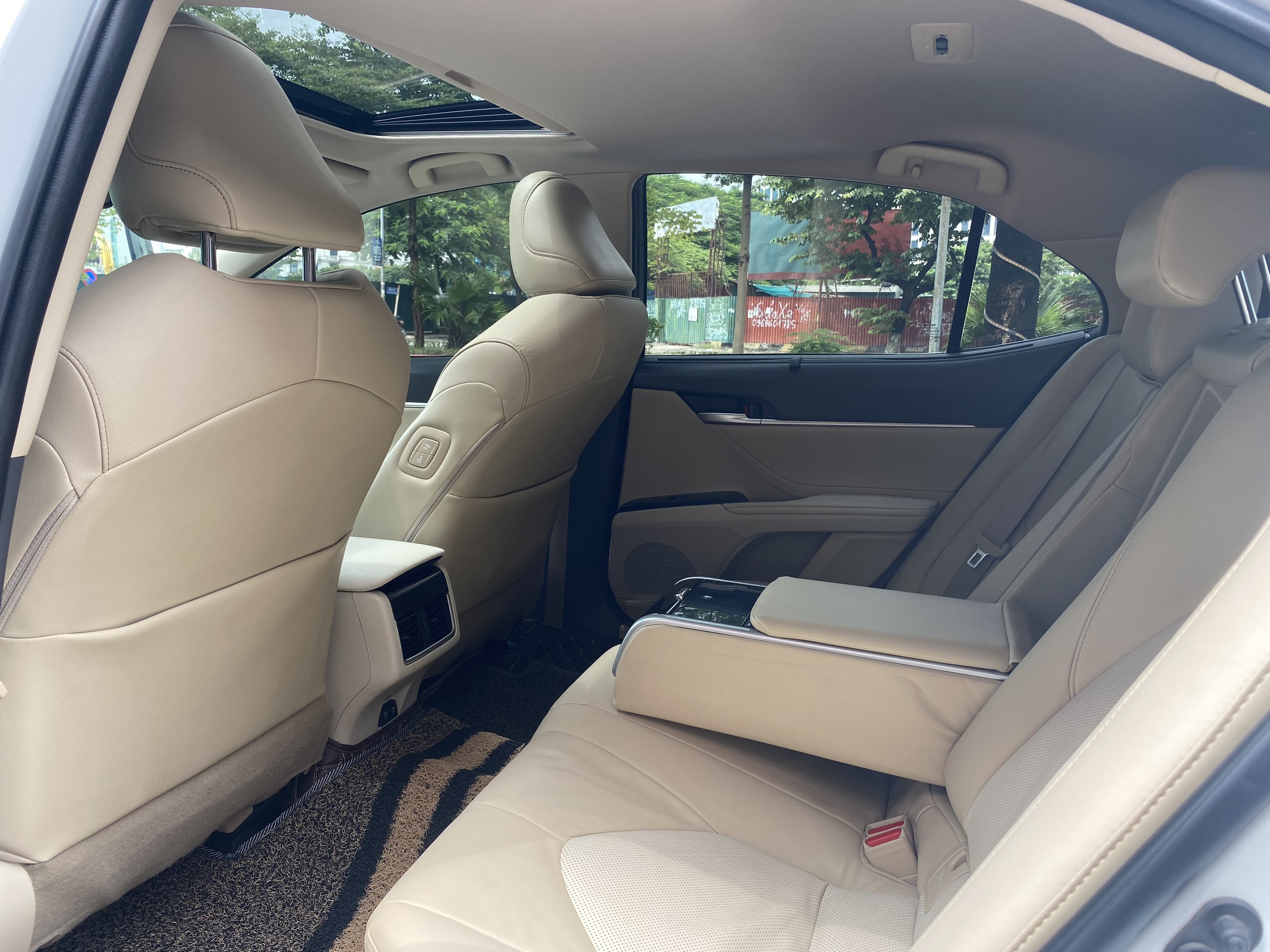 Toyota Camry 2.5Q 2019 - 13