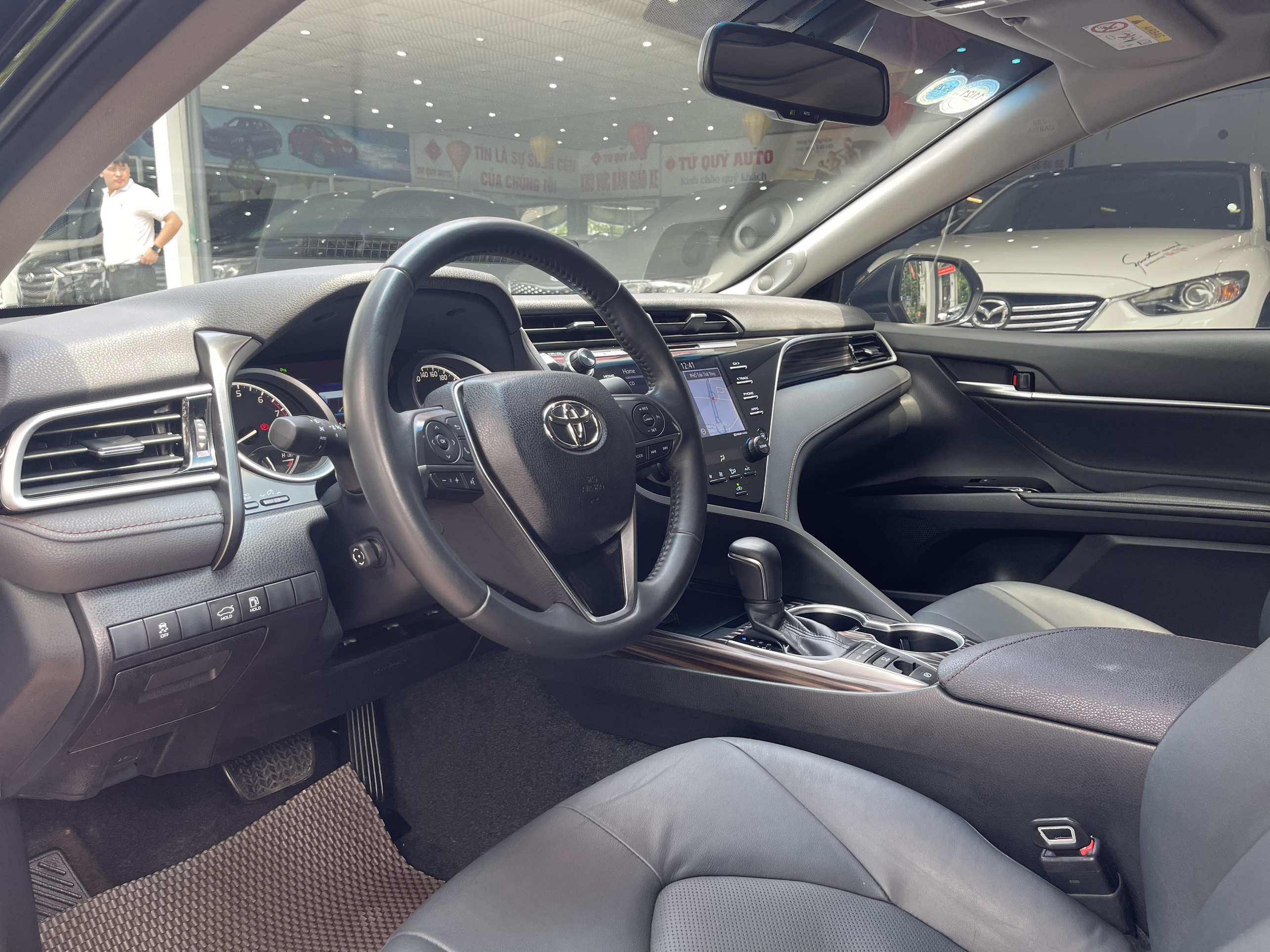 Toyota Camry 2.5Q 2019 - 9