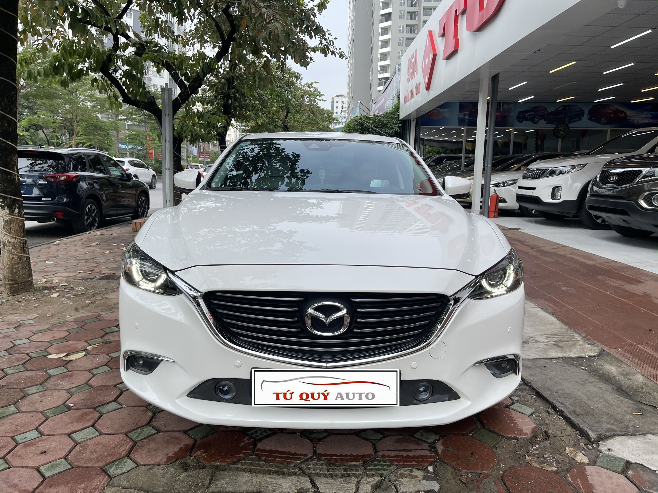 Xe Mazda 6 Premium 2.0AT 2018 - Trắng