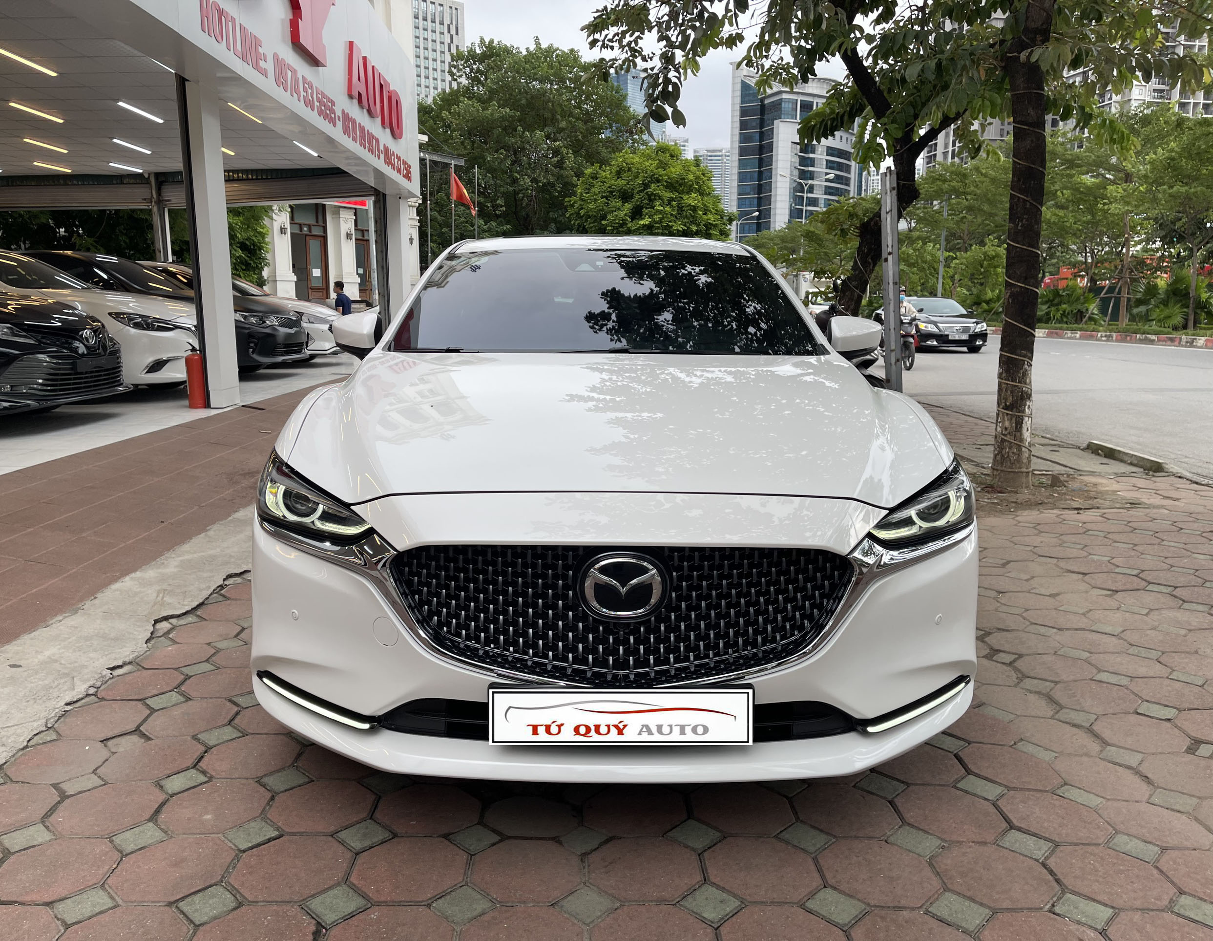 Xe Mazda 6 Premium 2.5 AT 2020 - Trắng