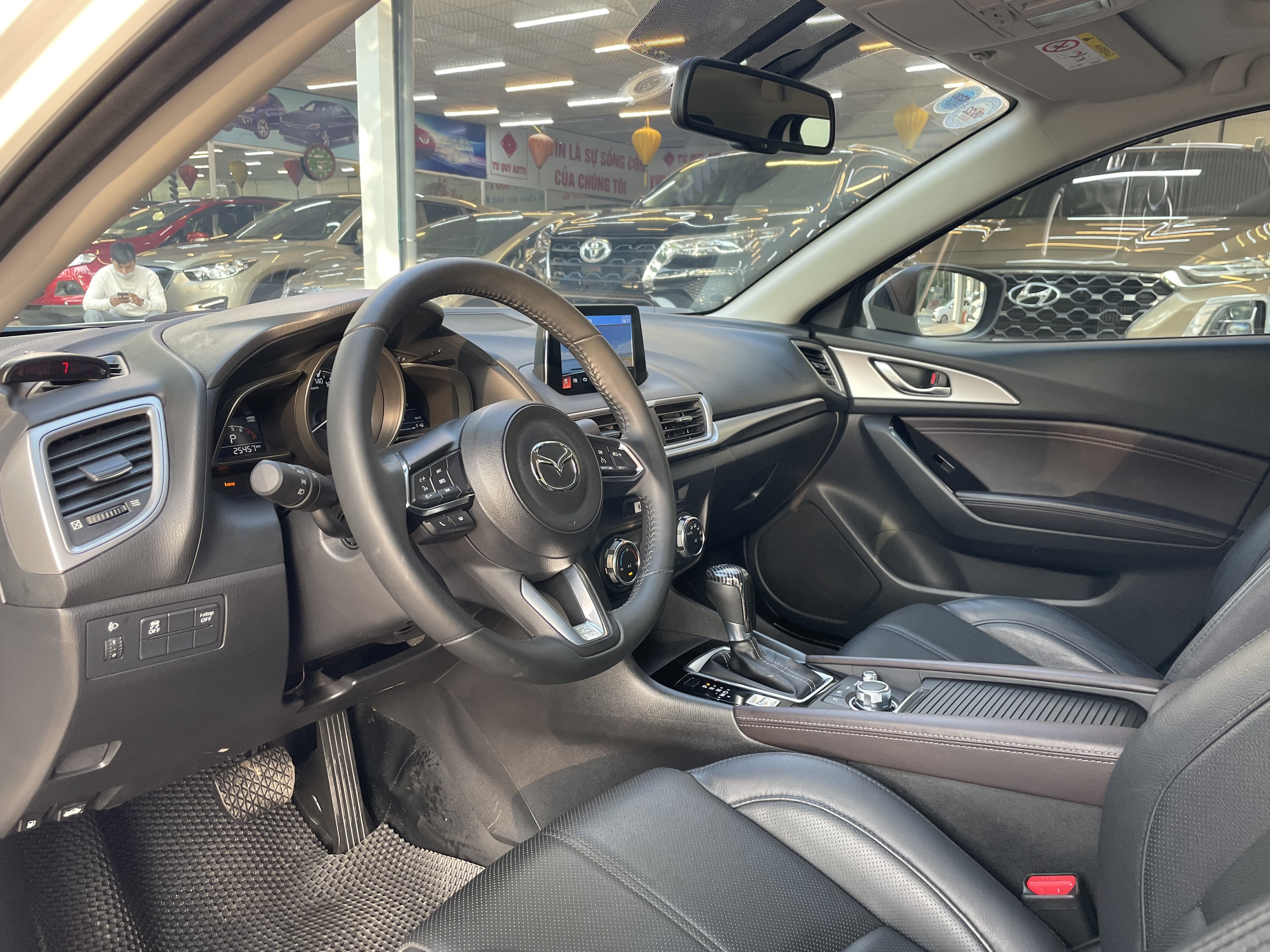 Mazda 3 Sedan 1.5AT 2019 - 9