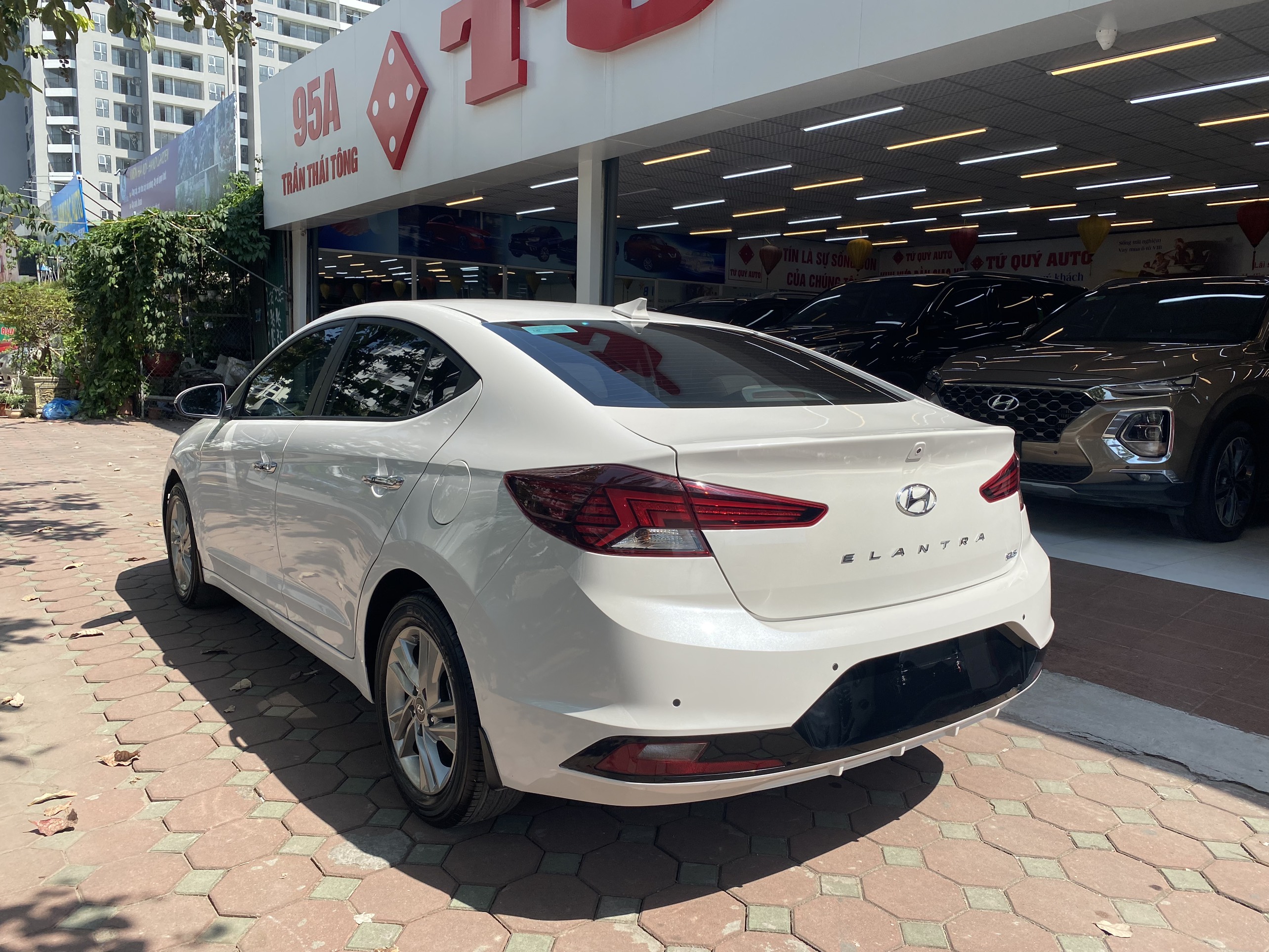 Hyundai Elantra 1.6AT 2019 - 4