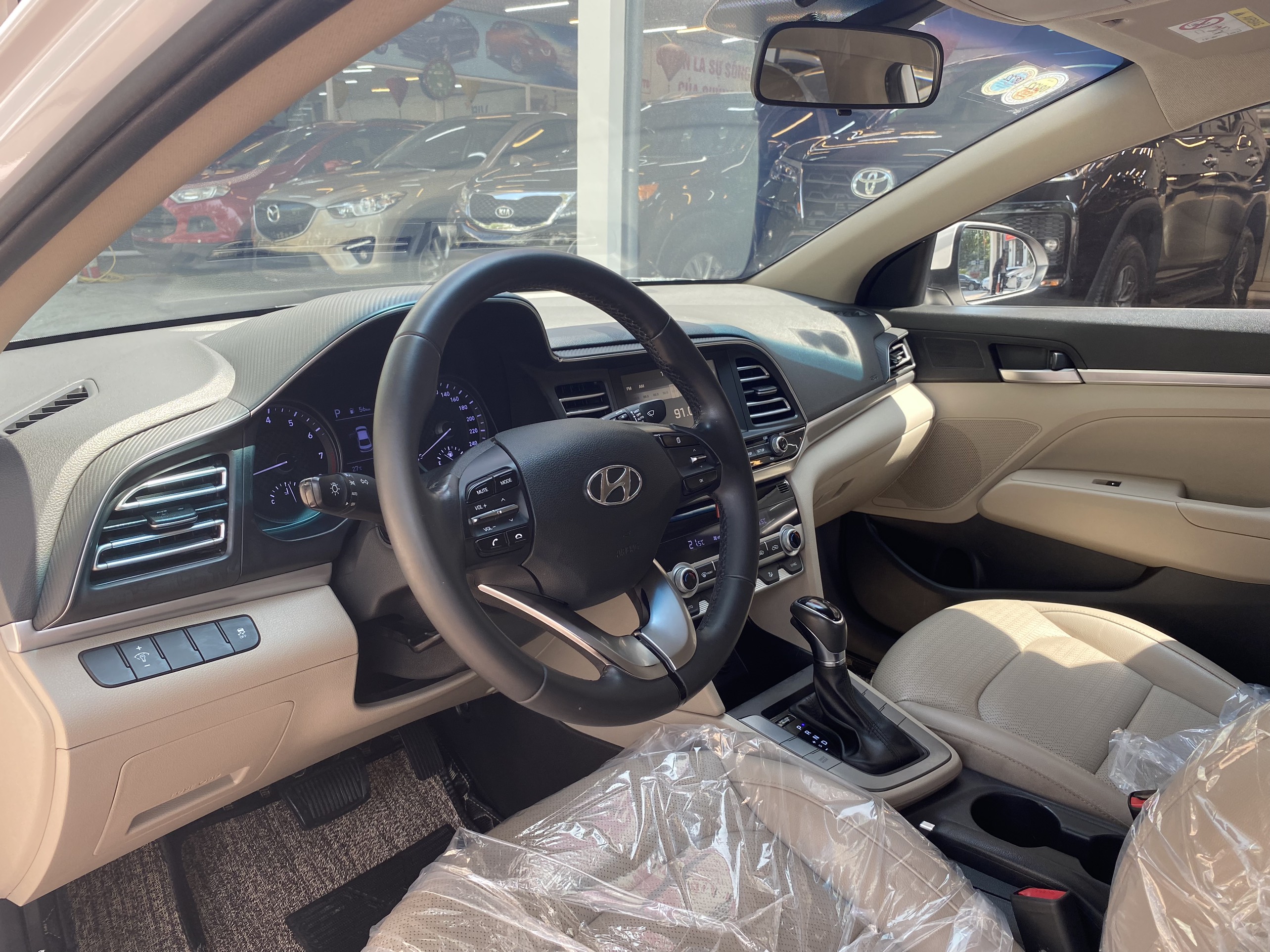 Hyundai Elantra 1.6AT 2019 - 9