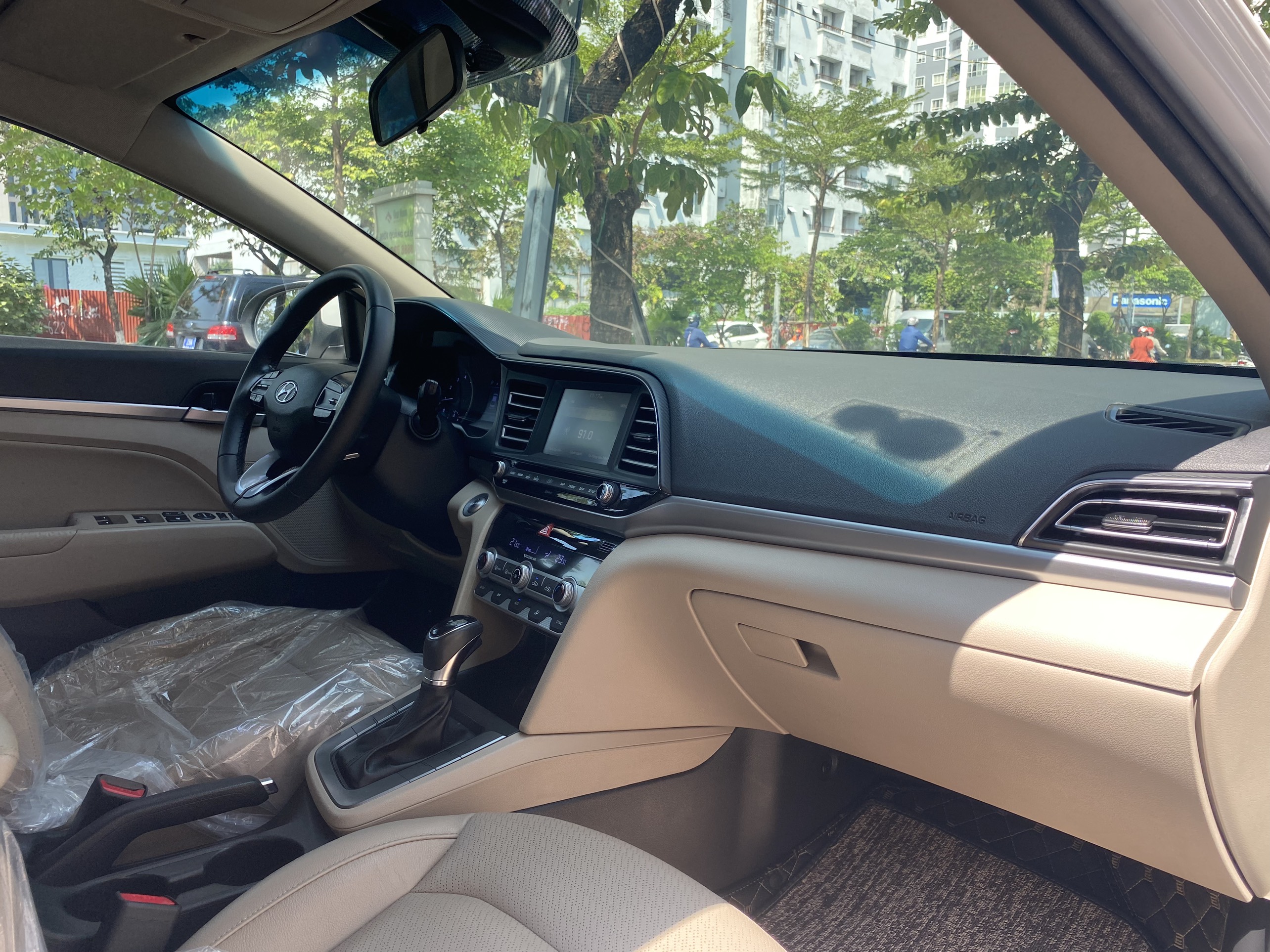 Hyundai Elantra 1.6AT 2019 - 10