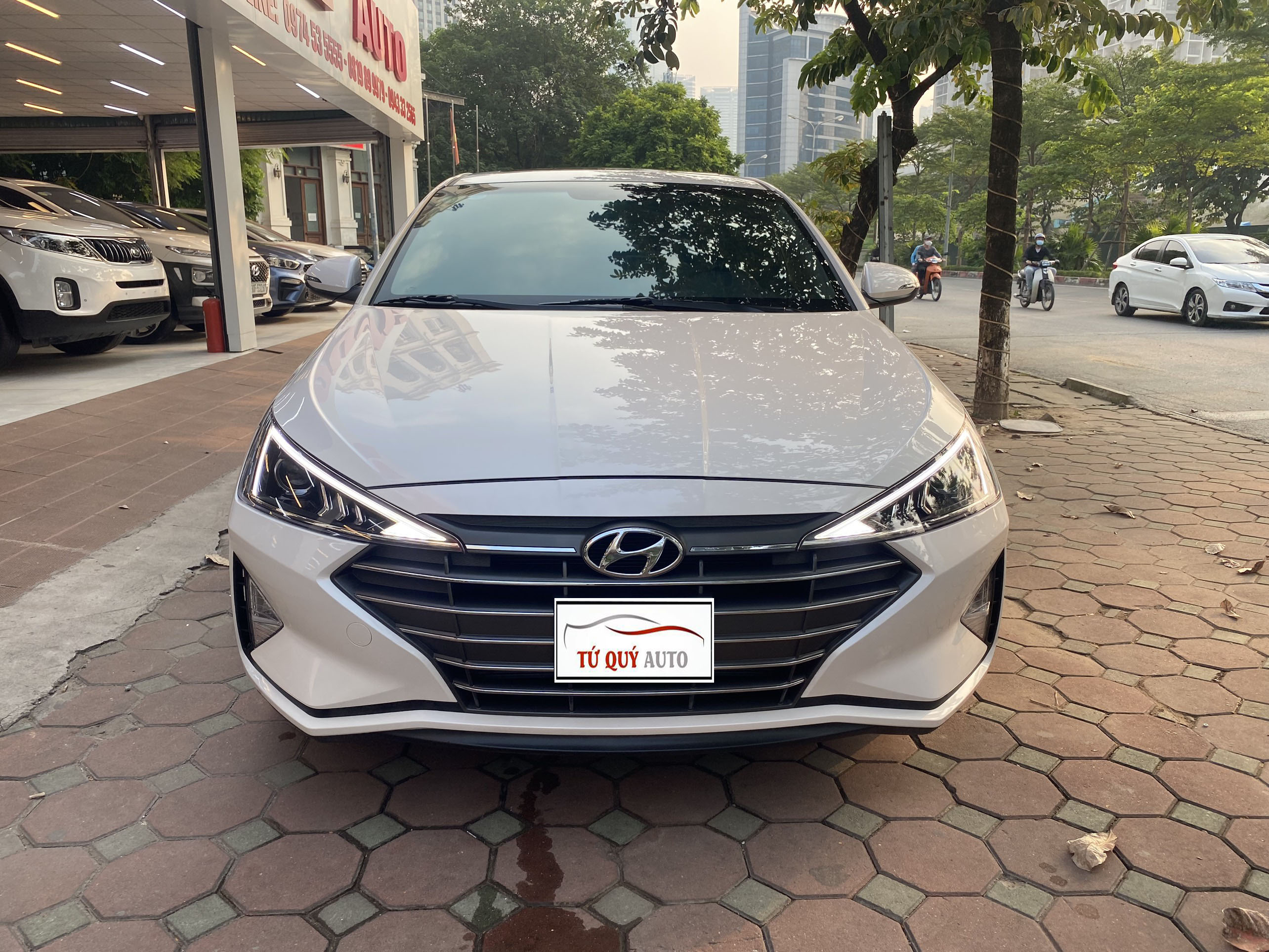 Xe Hyundai Elantra 1.6AT 2021 - Trắng