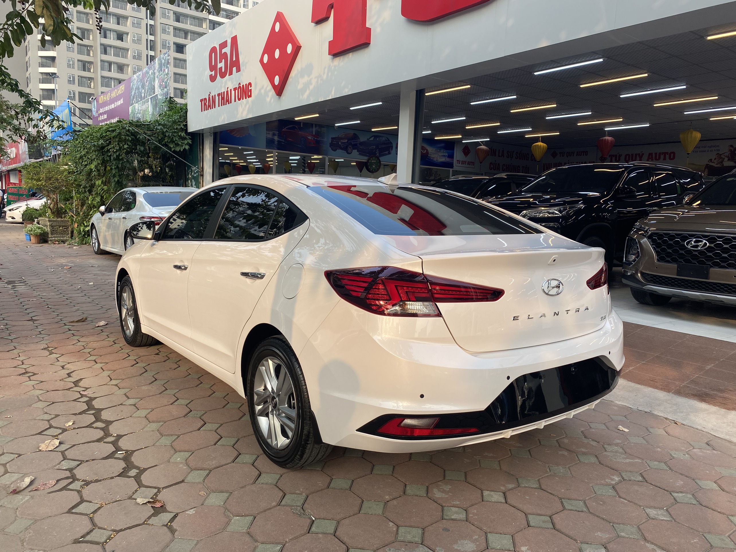 Hyundai Elantra 1.6AT 2021 - 4