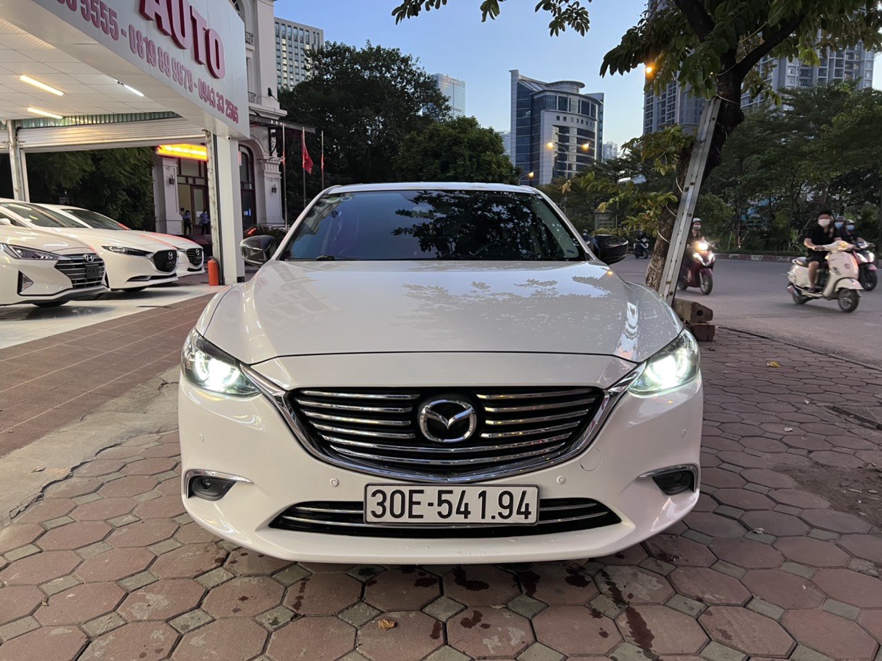 Xe Mazda 6 Luxury 2.0AT 2017 - Trắng