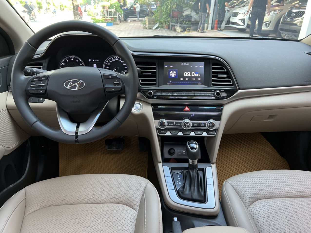 Hyundai Elantra 1.6AT 2021 - 8